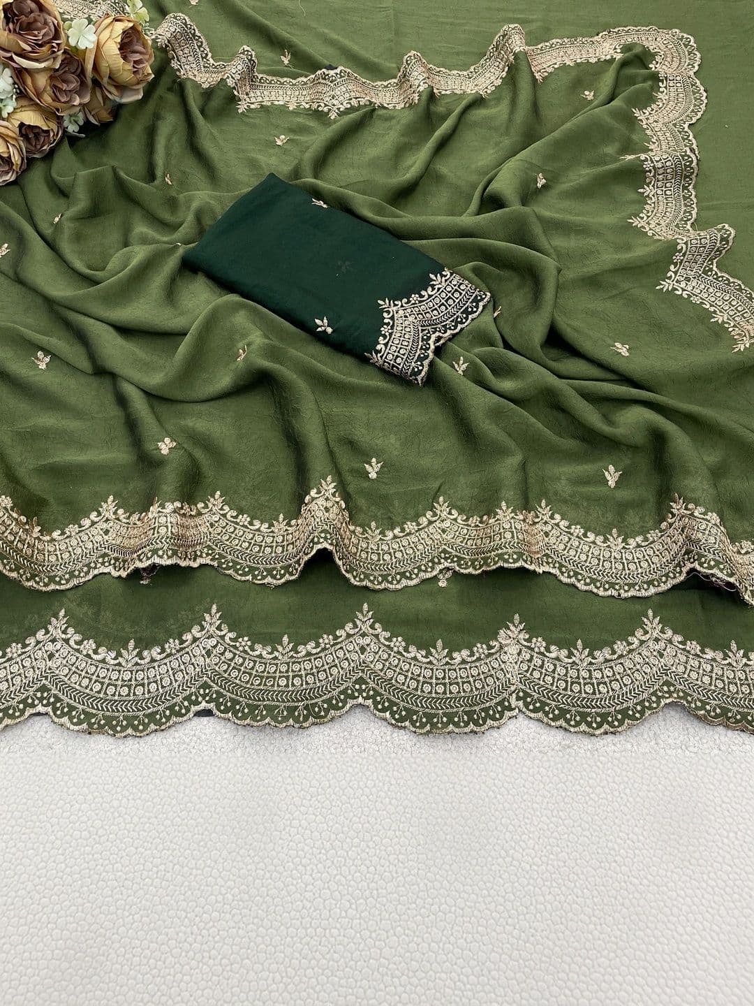 LabelVASTRA Ethnic Motifs Embroidered Poly Georgette Saree thumbnail 3