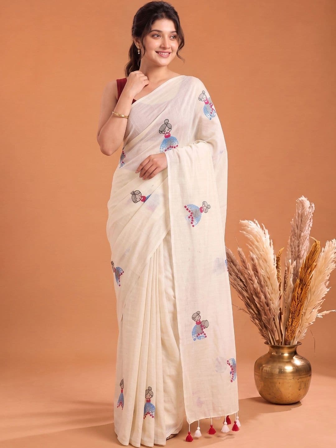 Mitera Ethnic Motifs Embroidered Pure Cotton Saree thumbnail 2