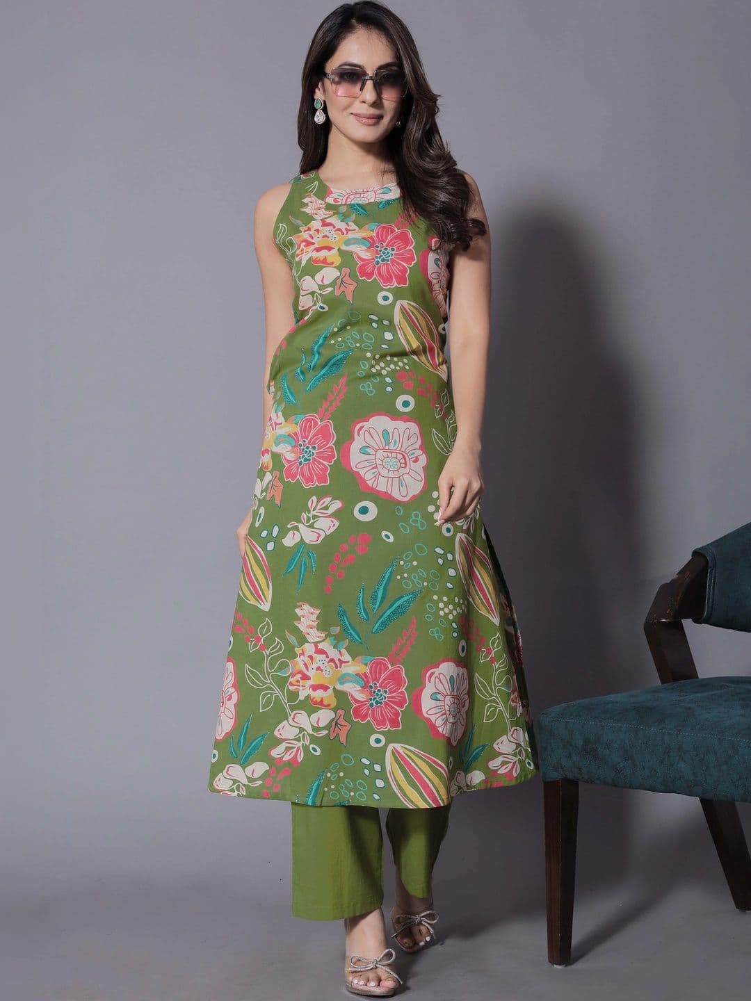 all about you Women Floral Printed Regular Kurta with Palazzos thumbnail 3