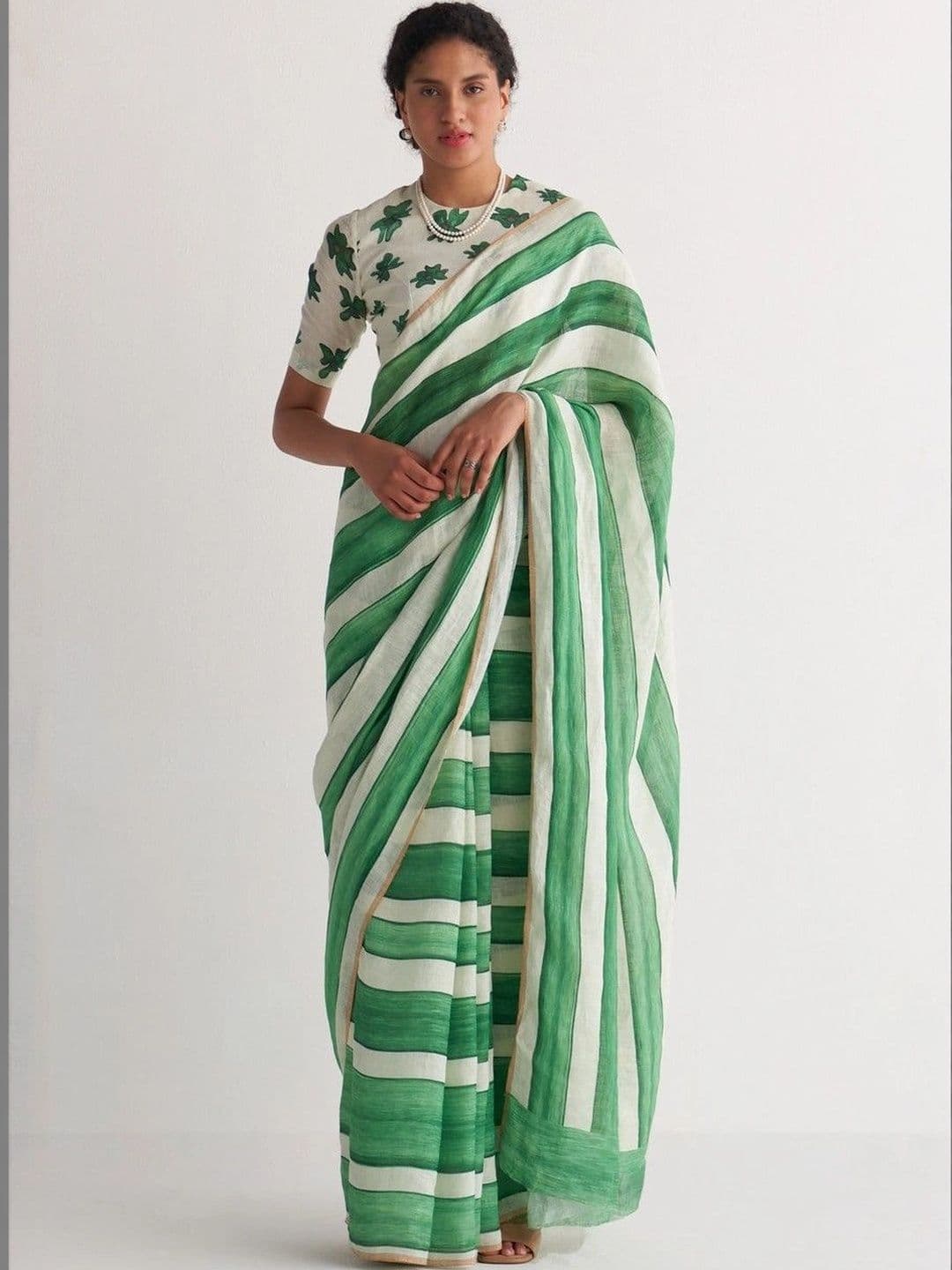 Swaraas Striped Pure Linen Saree - view 1