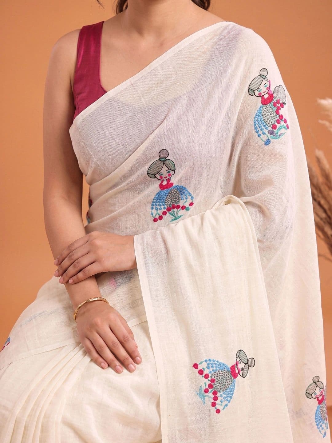 Mitera Ethnic Motifs Embroidered Pure Cotton Saree thumbnail 4