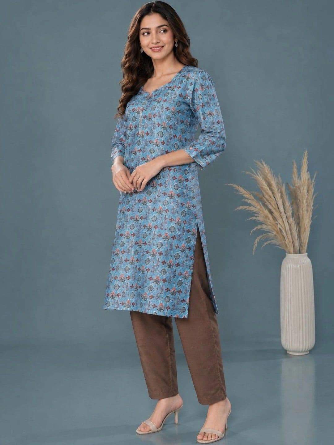 EELIKA Women Ethnic Motifs Printed Satin Straight Kurta with Trousers thumbnail 2