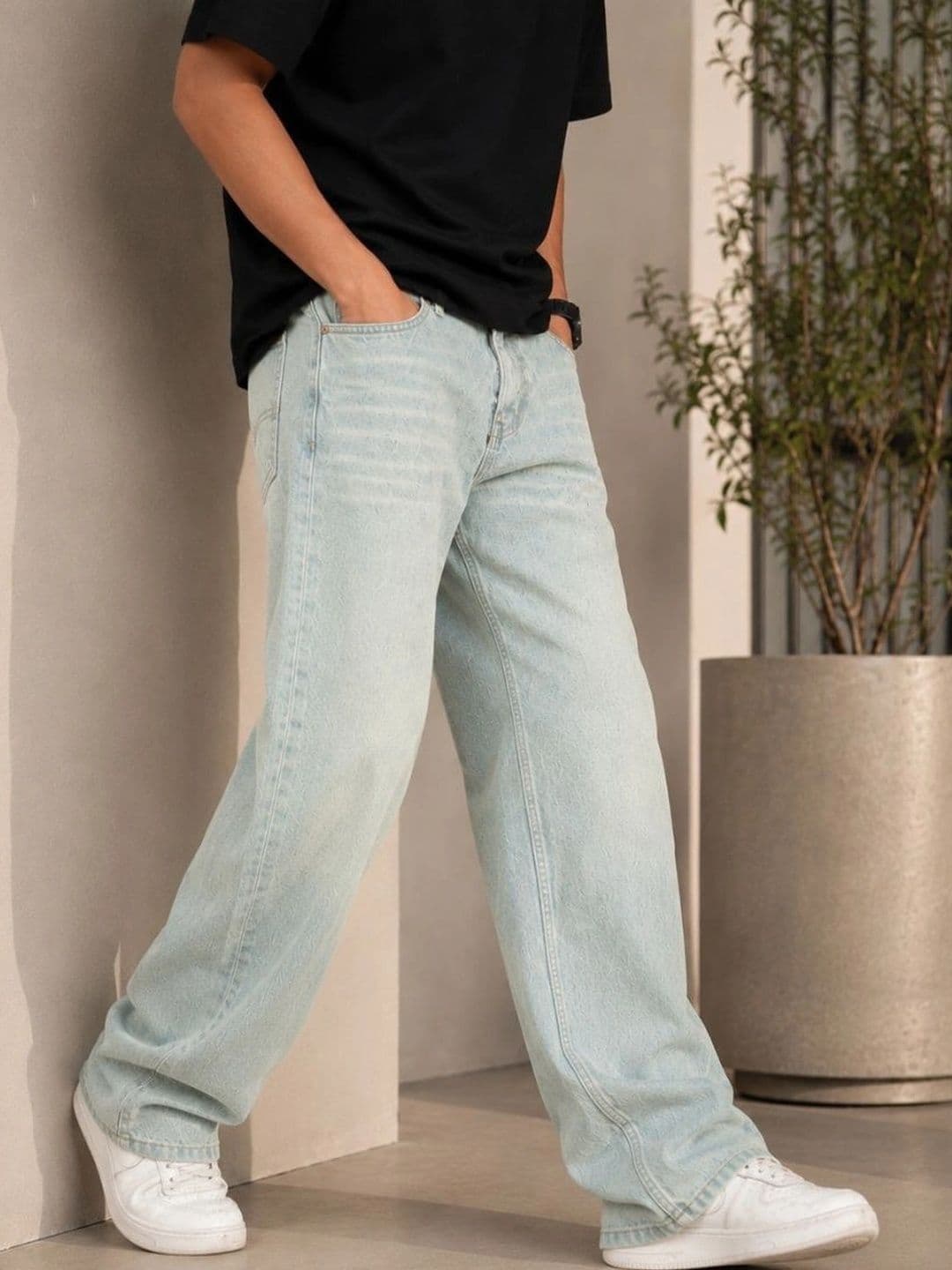 me Queen Men Straight Fit Mid-Rise Light Fade Jeans thumbnail 4
