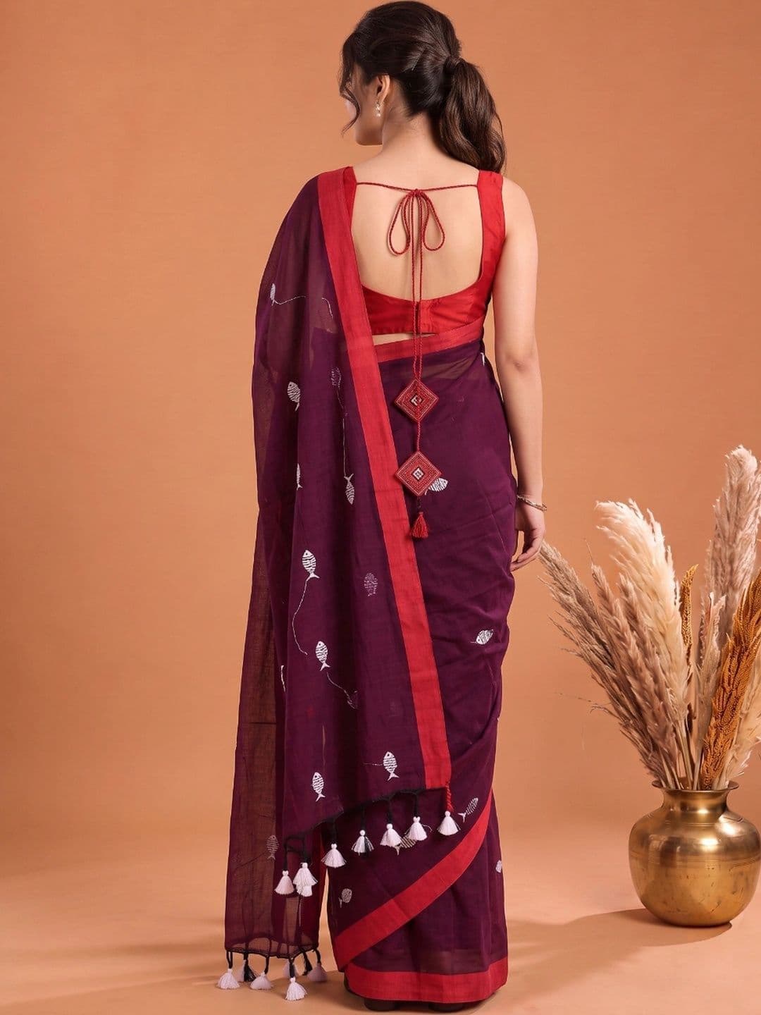 KALINI Ethnic Motifs Embroidered Pure Cotton Saree thumbnail 4
