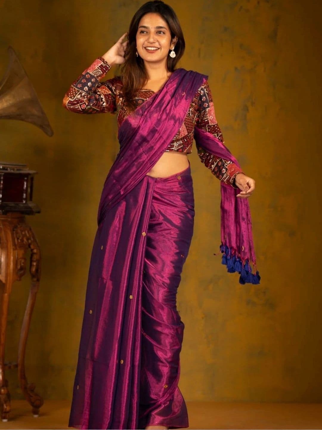 Sangria Ethnic Motifs Sequinned Tissue Chanderi Saree thumbnail 2