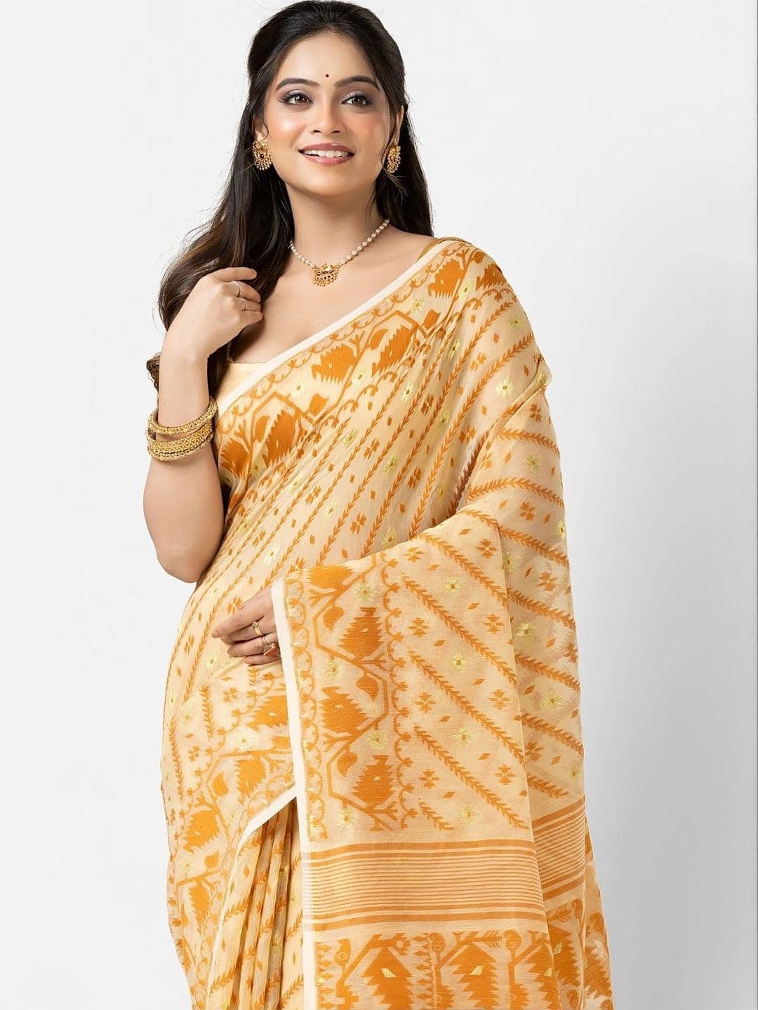 Kosh Ethnics Floral Embroidered Pure Cotton Jamdani Saree thumbnail 4