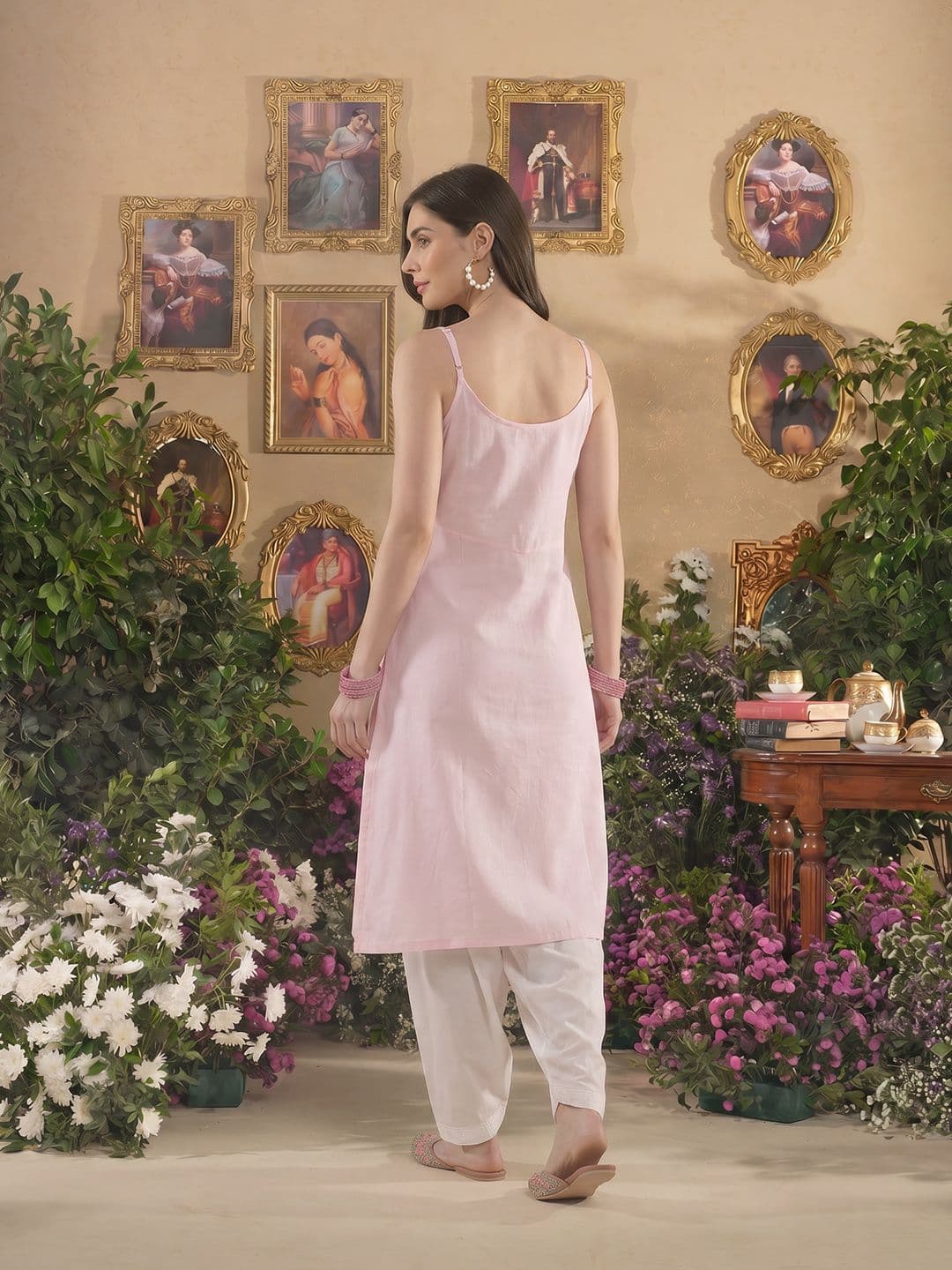 House of Pataudi Jashn Floral Embroidered Kurta thumbnail 2