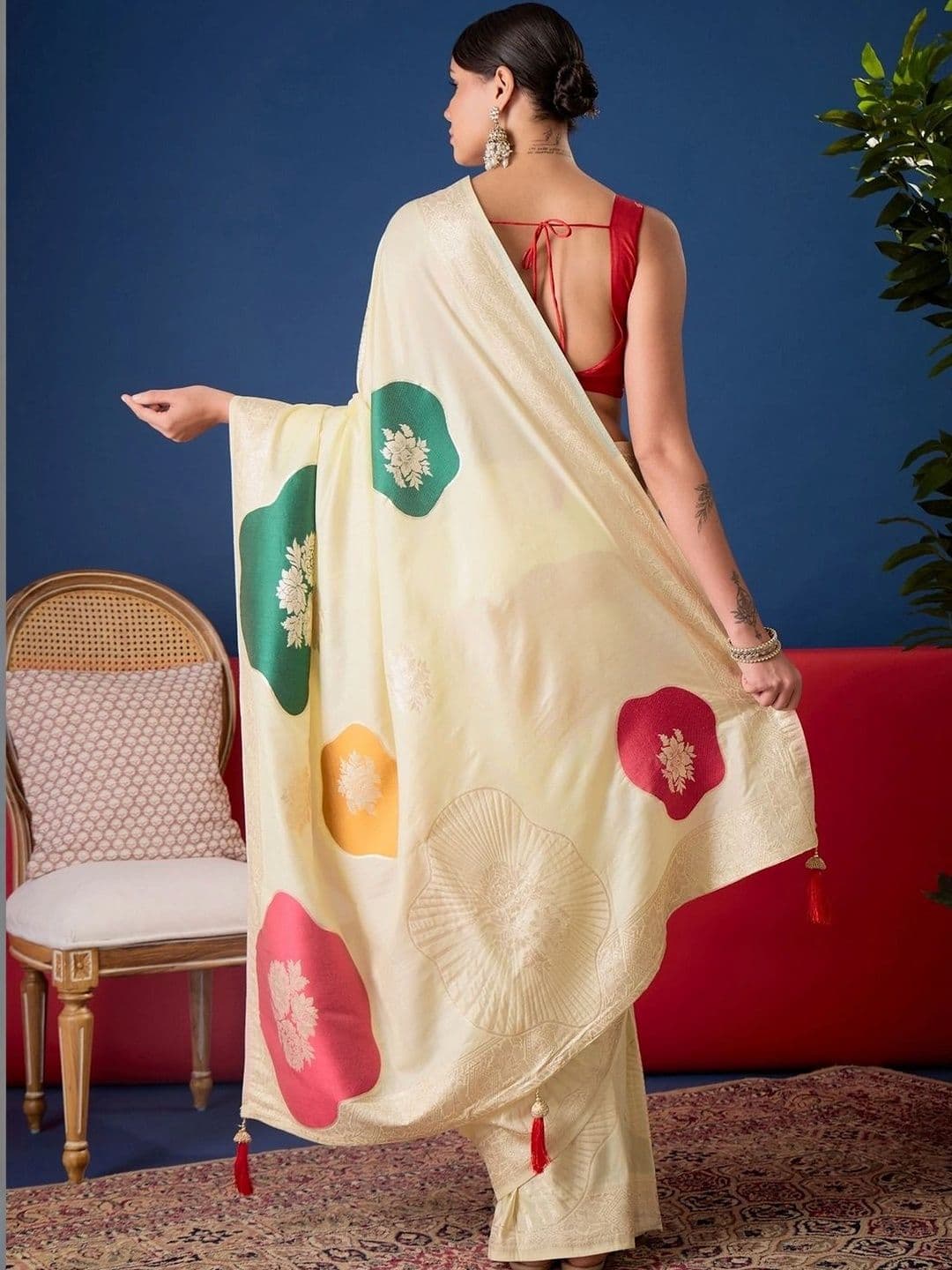 Saree mall Floral Zari Silk Blend Designer Sarees thumbnail 2
