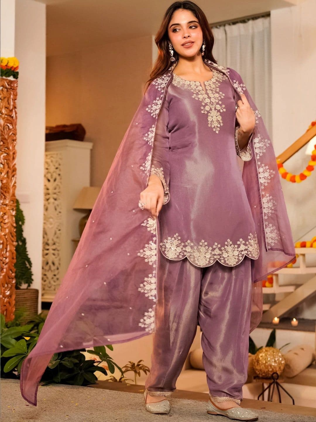 Aeristo Women Ethnic Motifs Embroidered Regular Thread Work Kurta with Patiala & With Dupatta thumbnail 4