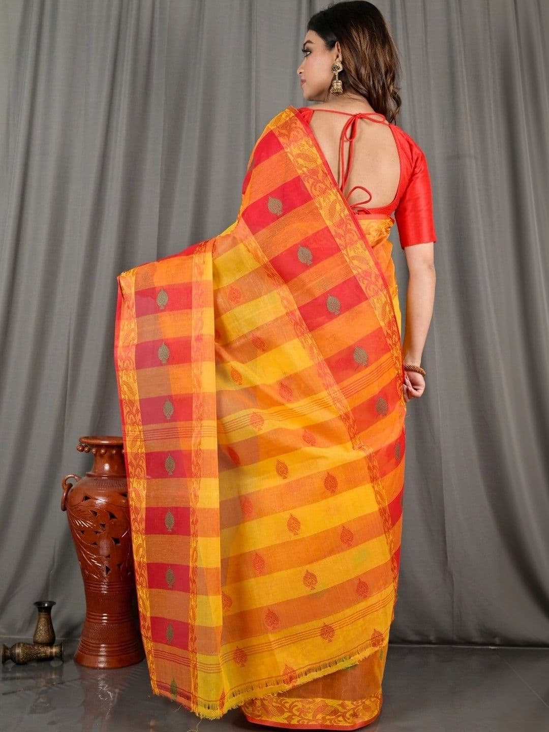 KALINI Checked Pure Cotton Taant Saree thumbnail 2