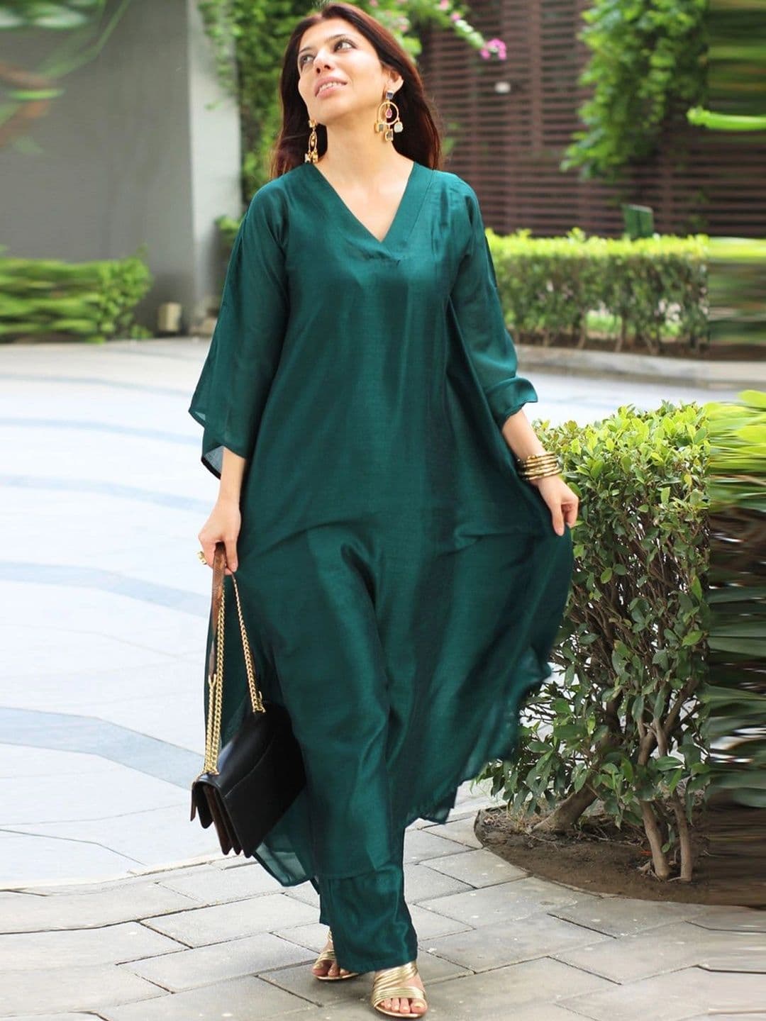 GoSriKi Women Regular Kurta with Trousers thumbnail 6