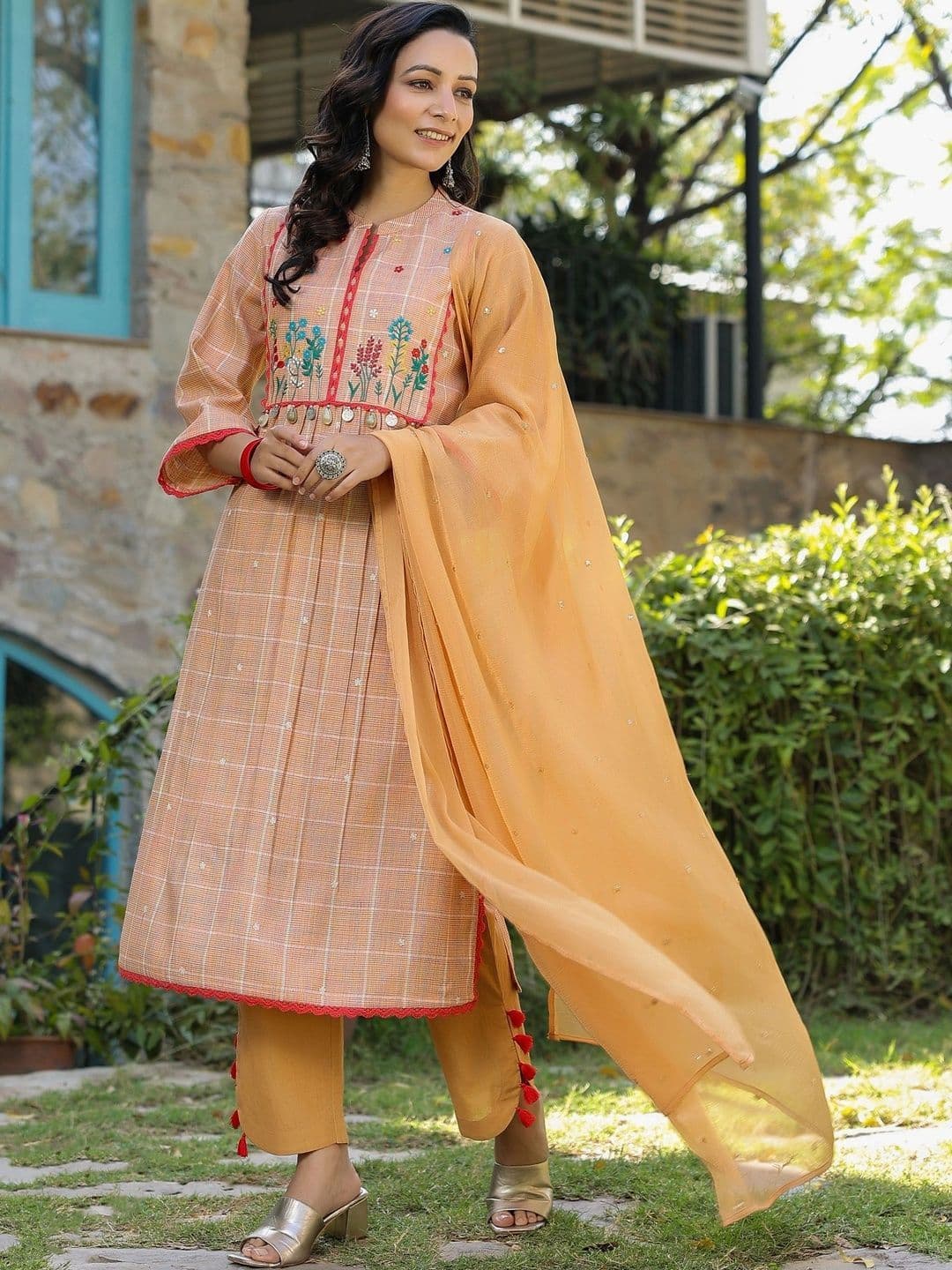 AARAAS Women A- line Thread Work Kurta Set with Dupatta thumbnail 4