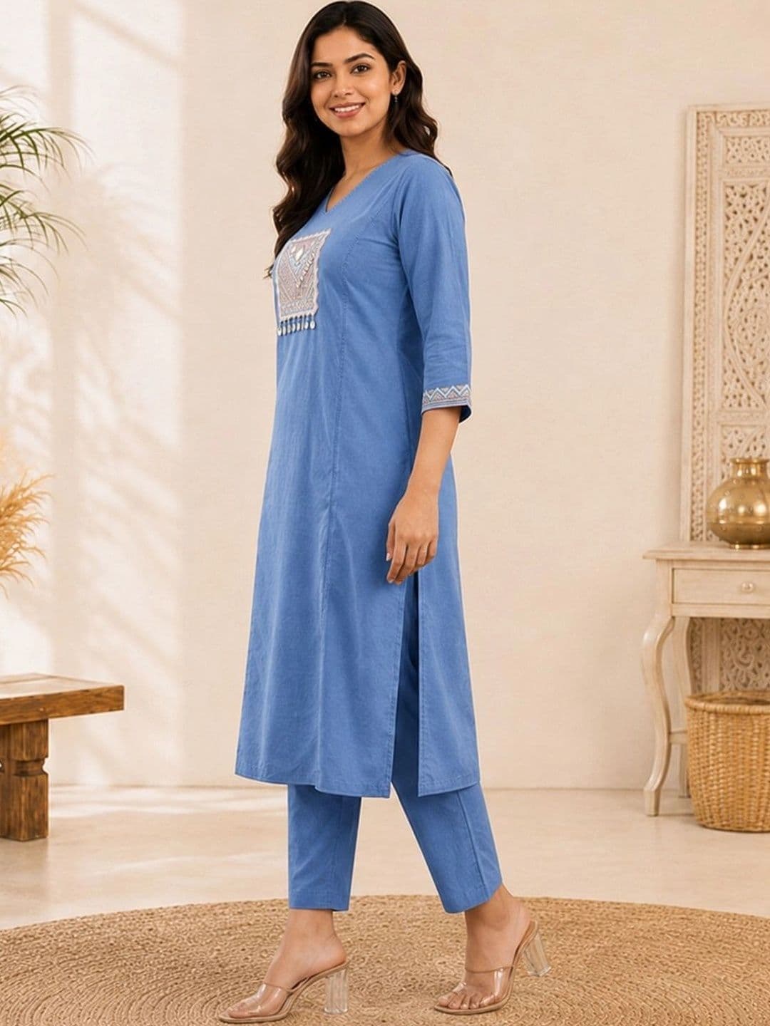 DIVASTRI Women Ethnic Motifs Embroidered Regular Mirror Work Pure Cotton Kurta with Trousers thumbnail 4