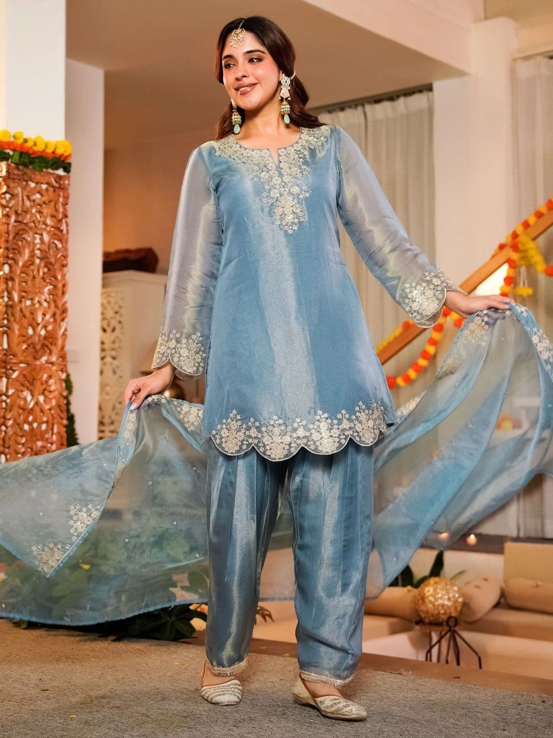 Aeristo Women Ethnic Motifs Embroidered Regular Thread Work Kurti with Patiala & With Dupatta thumbnail 5