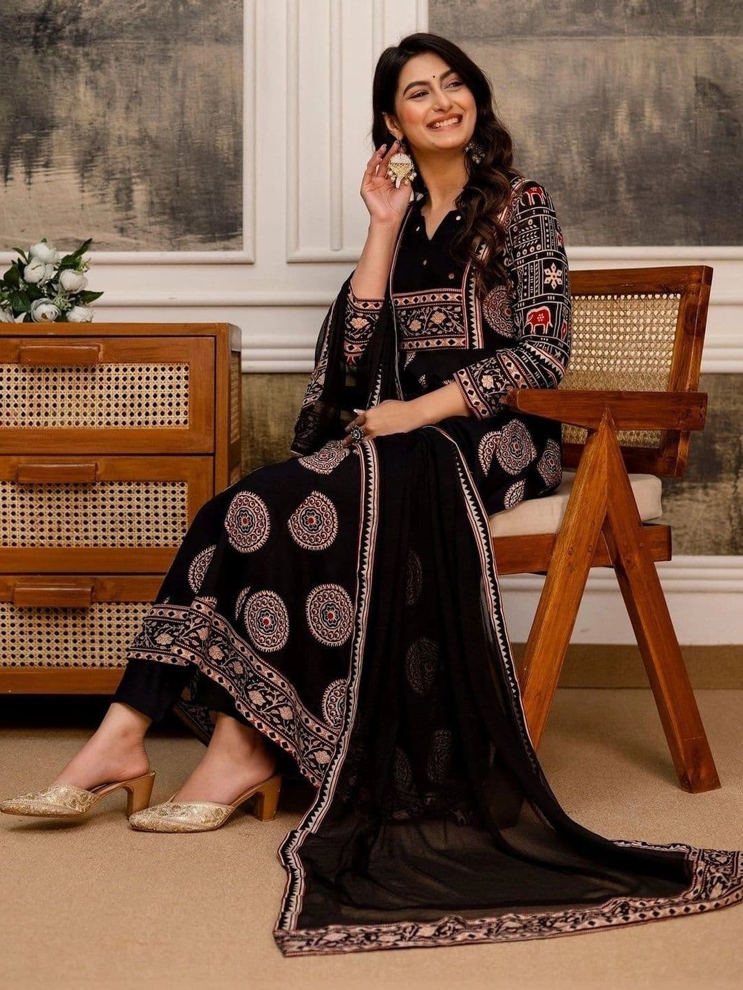 Utsavya Women Ethnic Motifs Printed Empire Mirror Work Pure Cotton Kurta with Trousers & With Dupatta thumbnail 5