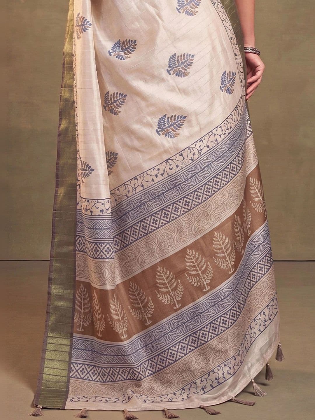 Anouk Ethnic Motifs Silk Cotton Designer Tussar Saree thumbnail 2