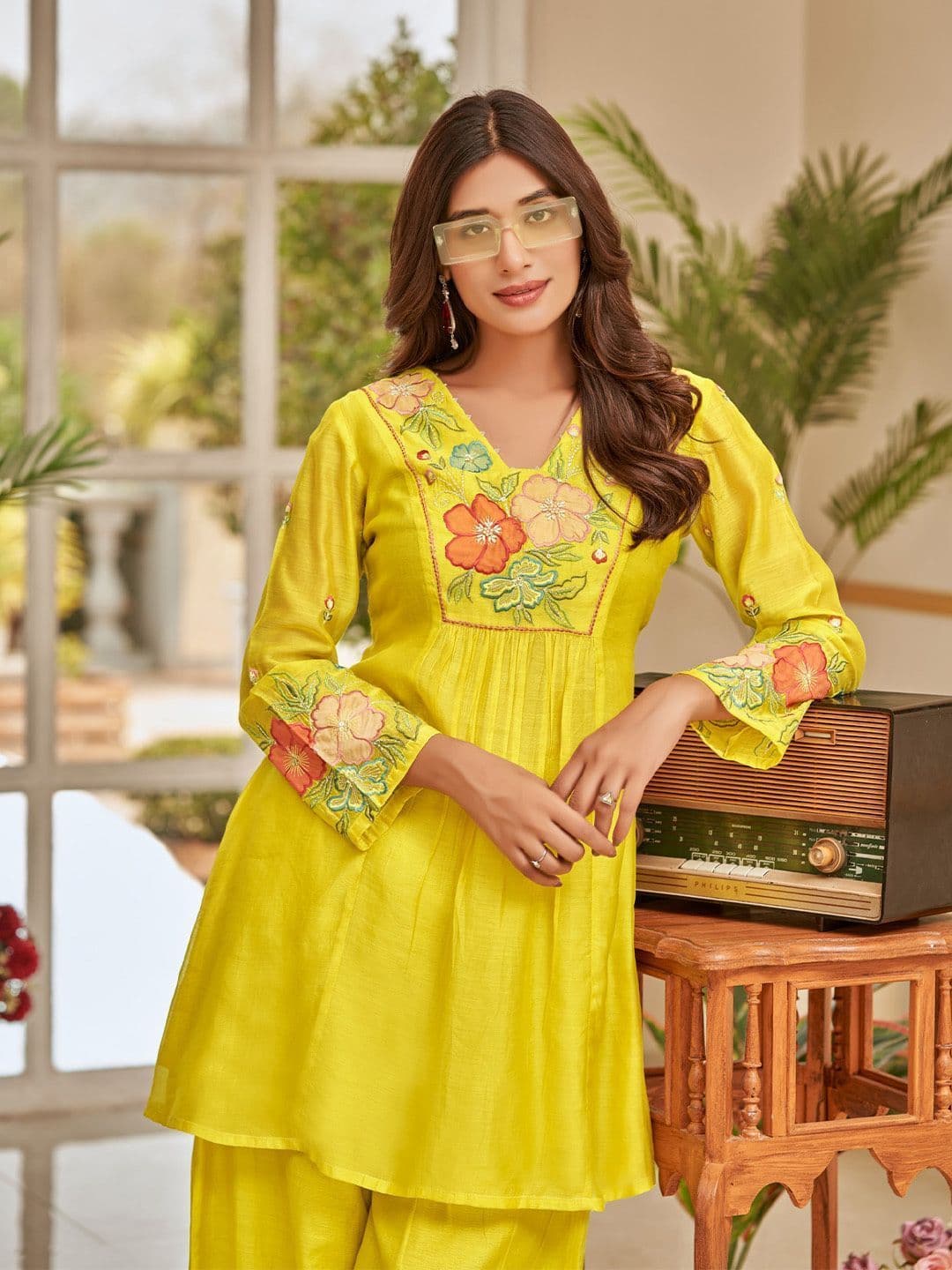 Varanga Women Floral Embroidered Thread Work  Kurta with Palazzos thumbnail 6