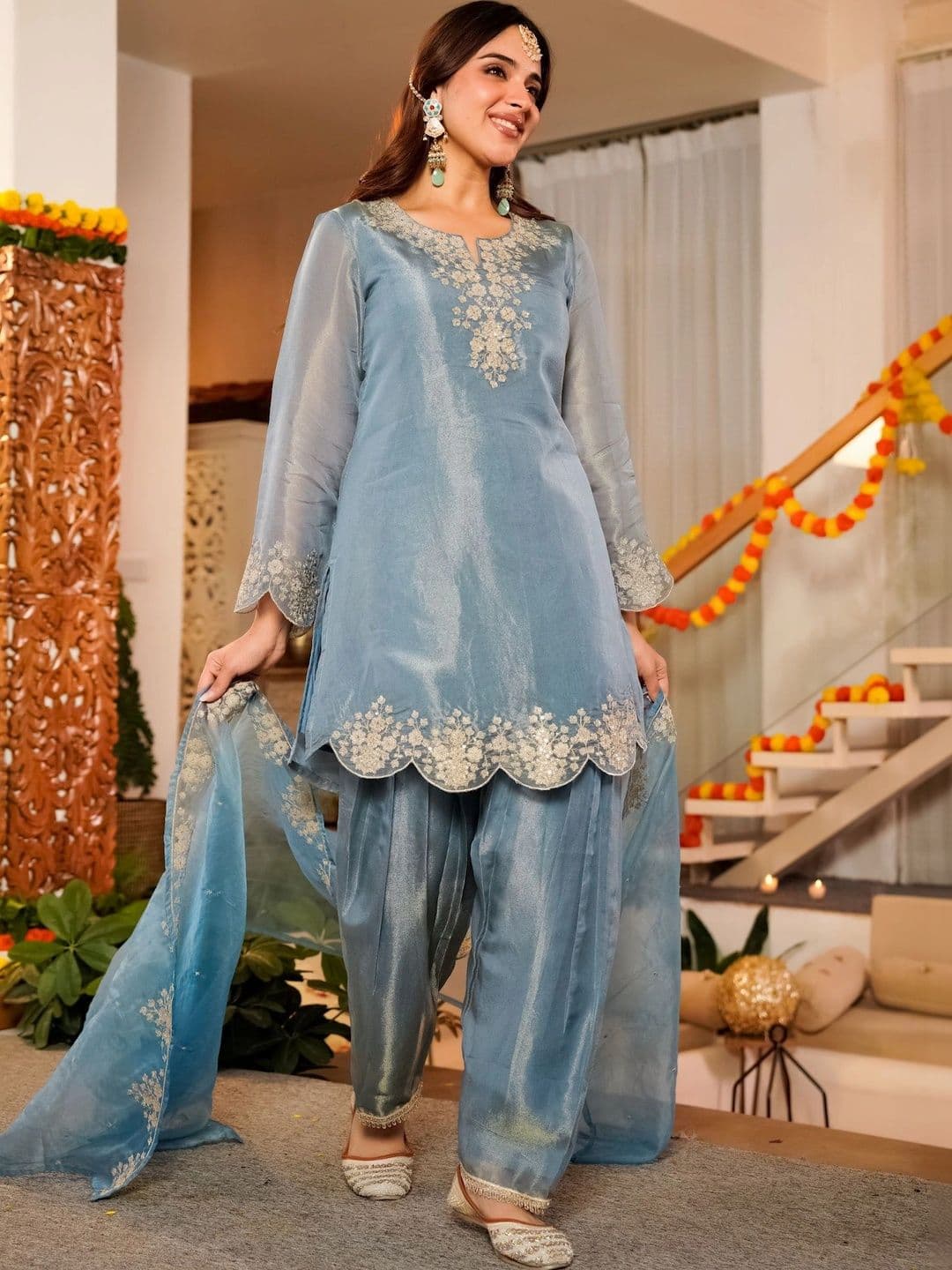 Aeristo Women Ethnic Motifs Embroidered Regular Thread Work Kurti with Patiala & With Dupatta thumbnail 4