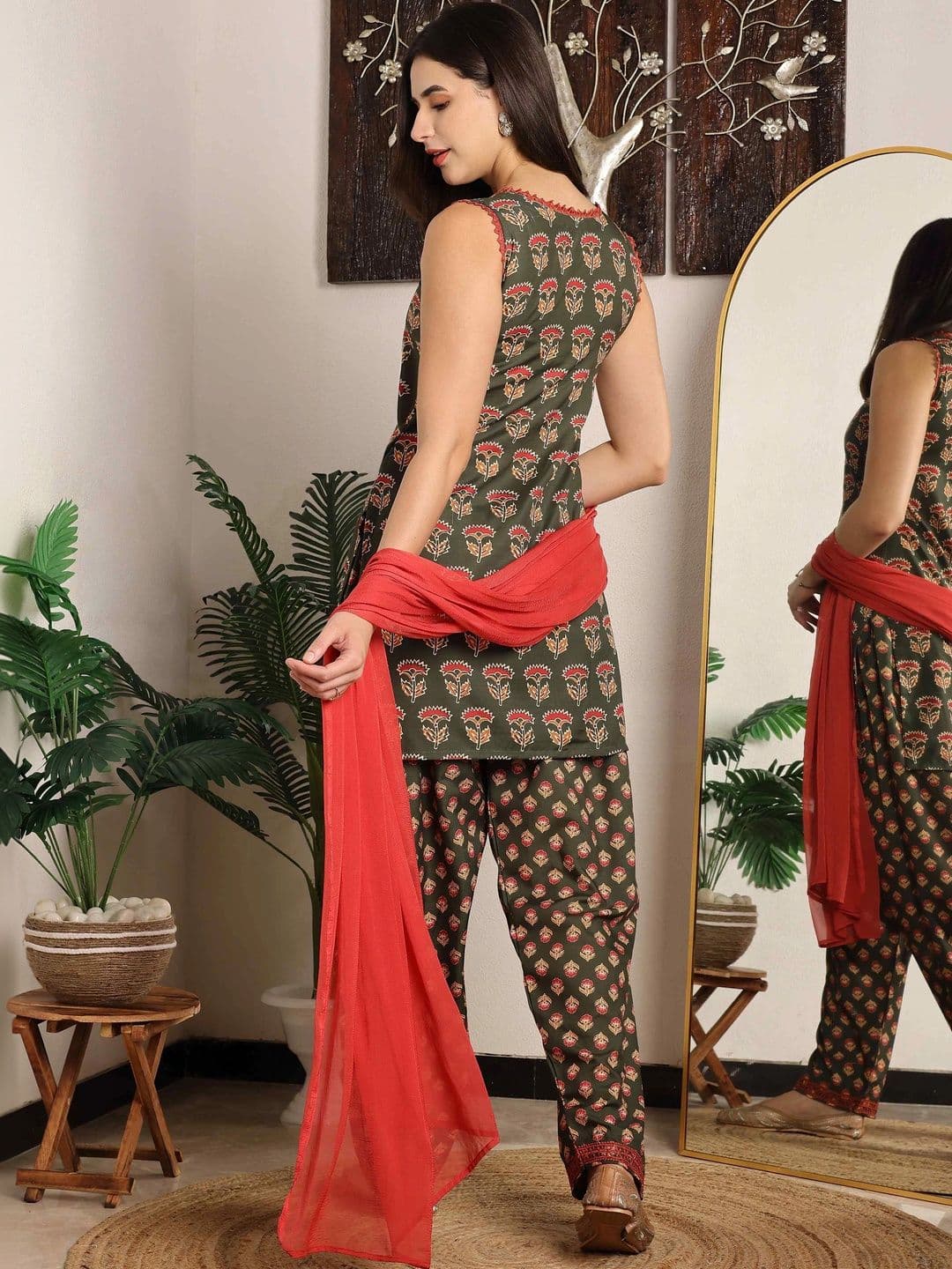 TextileNow Women Ethnic Motifs Printed Regular Pure Cotton Kurta with Patiala & With Dupatta thumbnail 2