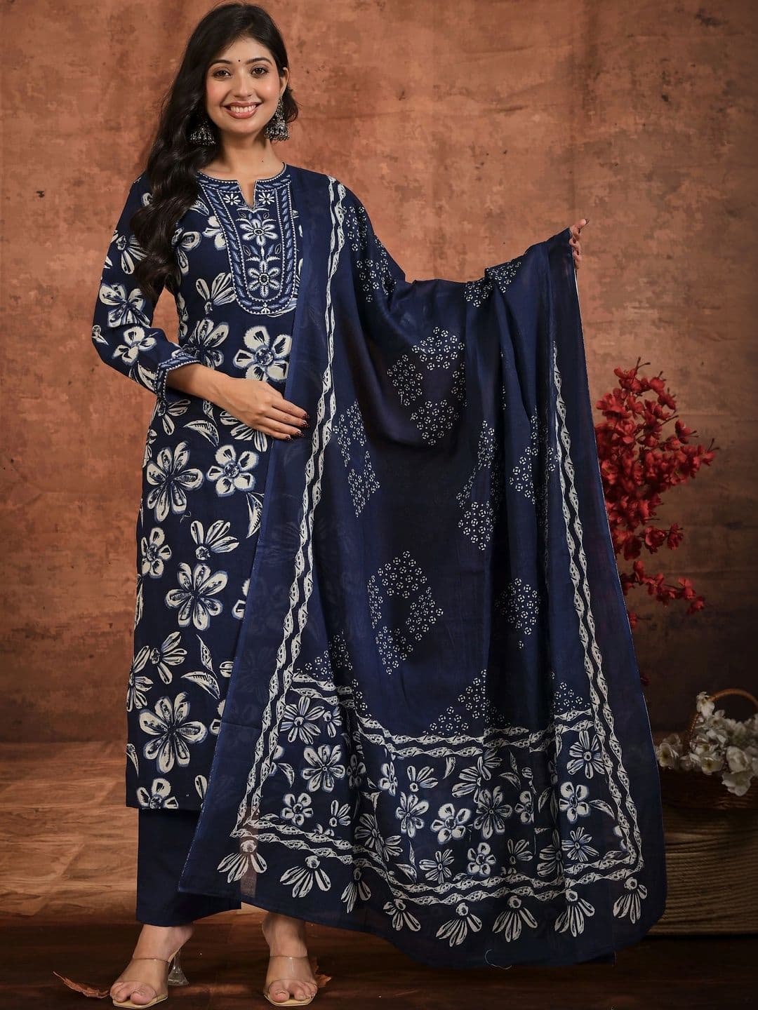 Yashee Women Floral Printed Regular Pure Cotton Kurta with Palazzos & With Dupatta thumbnail 3