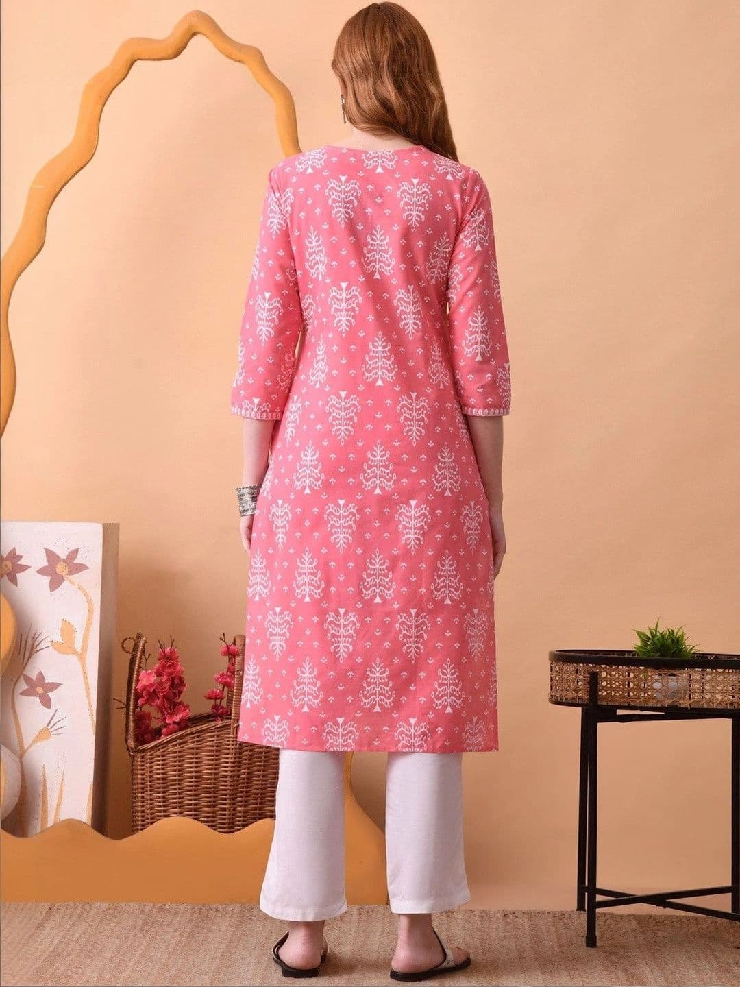 KKOUTFITS Women Floral Embroidered Thread Work Kurta thumbnail 4