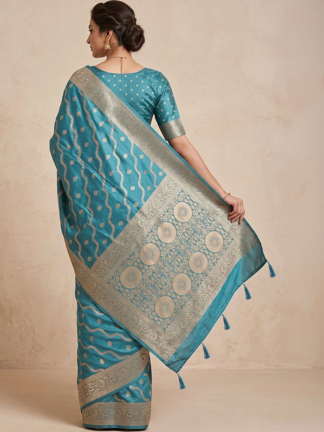 SAANTHA Woven Design Zari Pure Silk Saree thumbnail 2