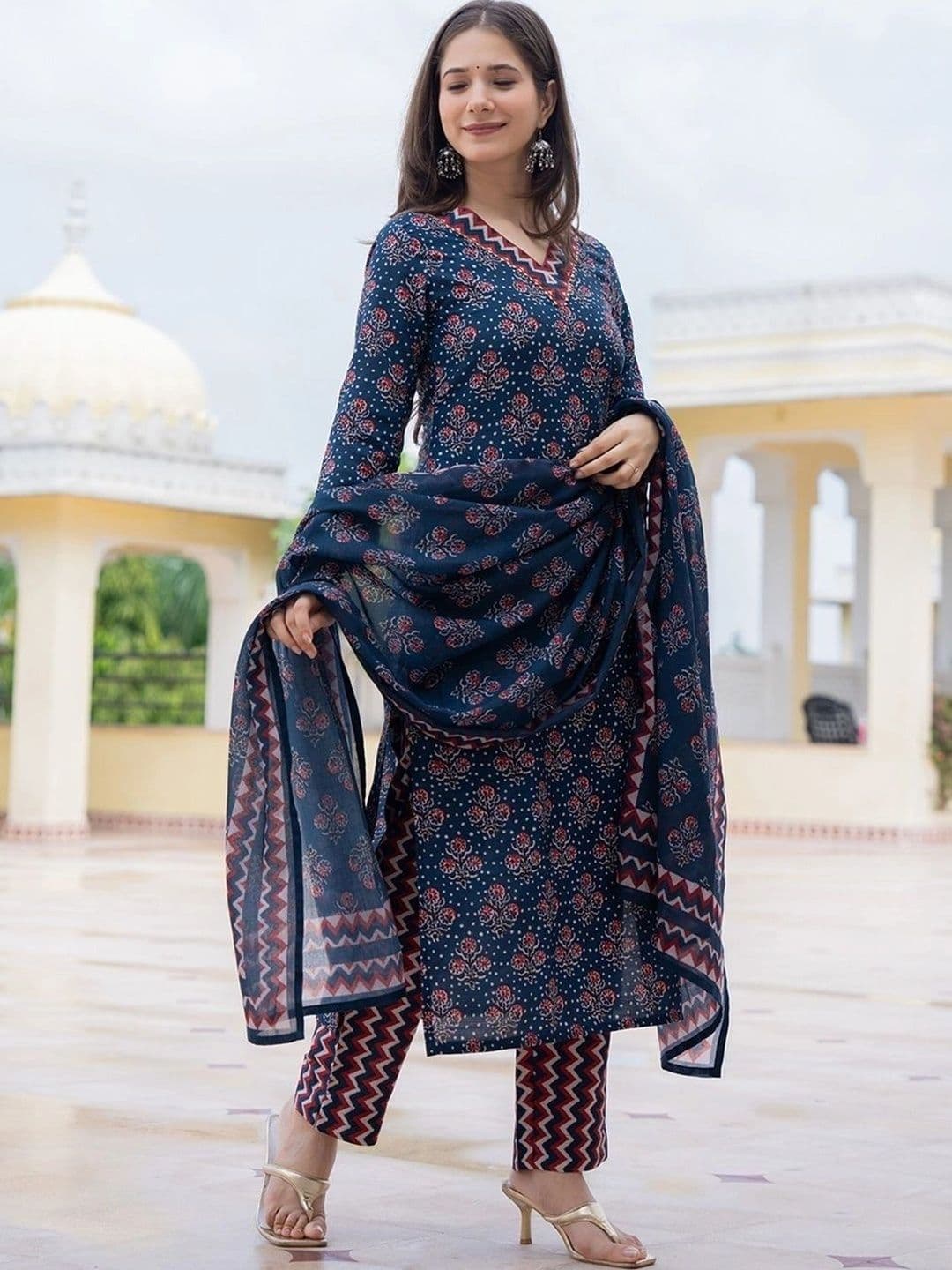 Utsavya Women Ethnic Motifs Printed Regular Pure Cotton Kurta with Trousers & With Dupatta thumbnail 3