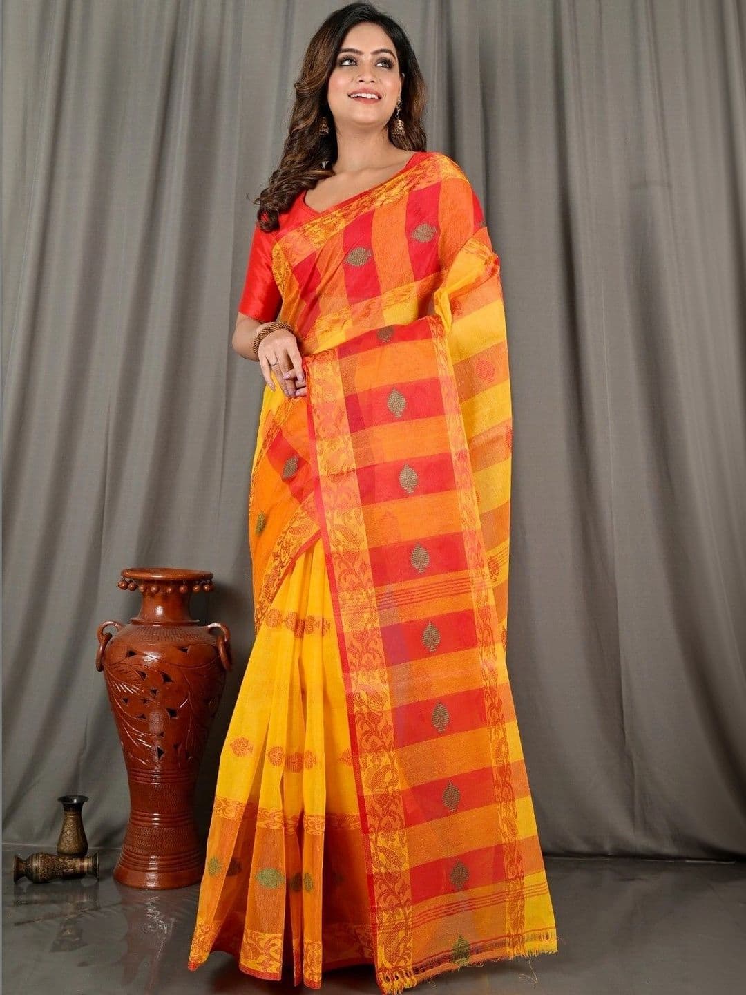 KALINI Checked Pure Cotton Taant Saree thumbnail 5