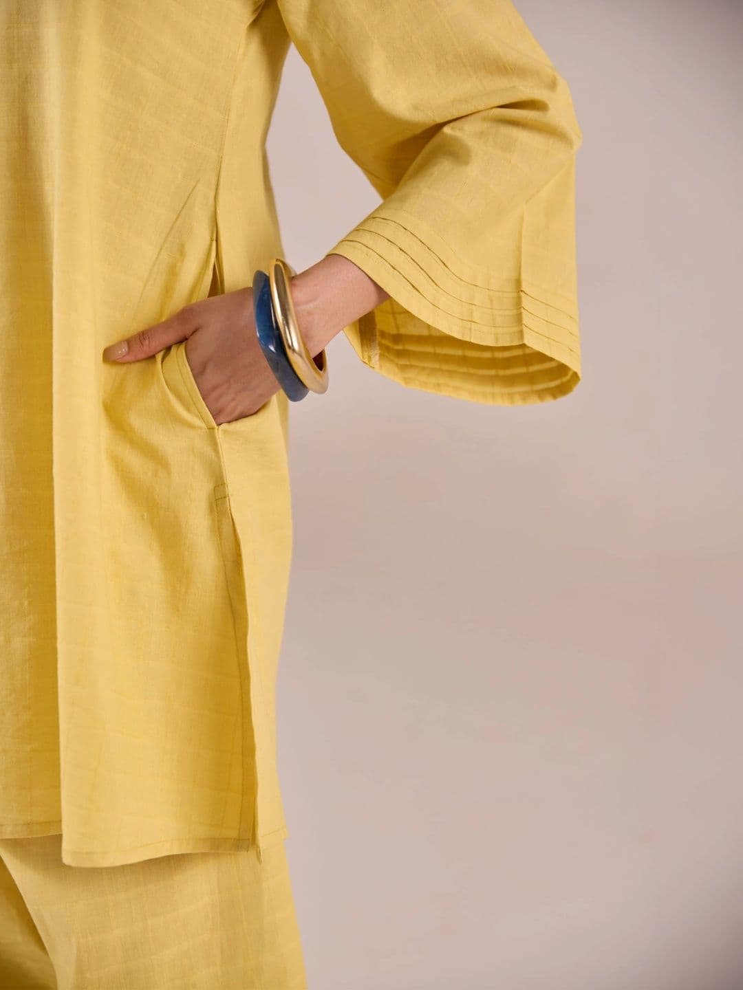TARA-C-TARA Women Regular Pure Cotton Kurta with Trousers thumbnail 3