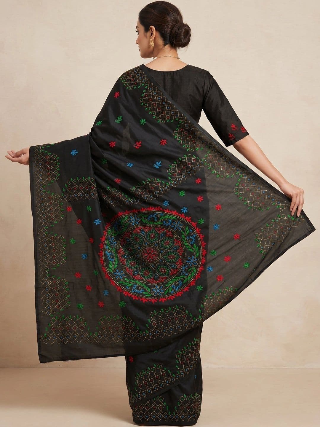 SAANTHA Embroidered Pure Silk Saree thumbnail 2