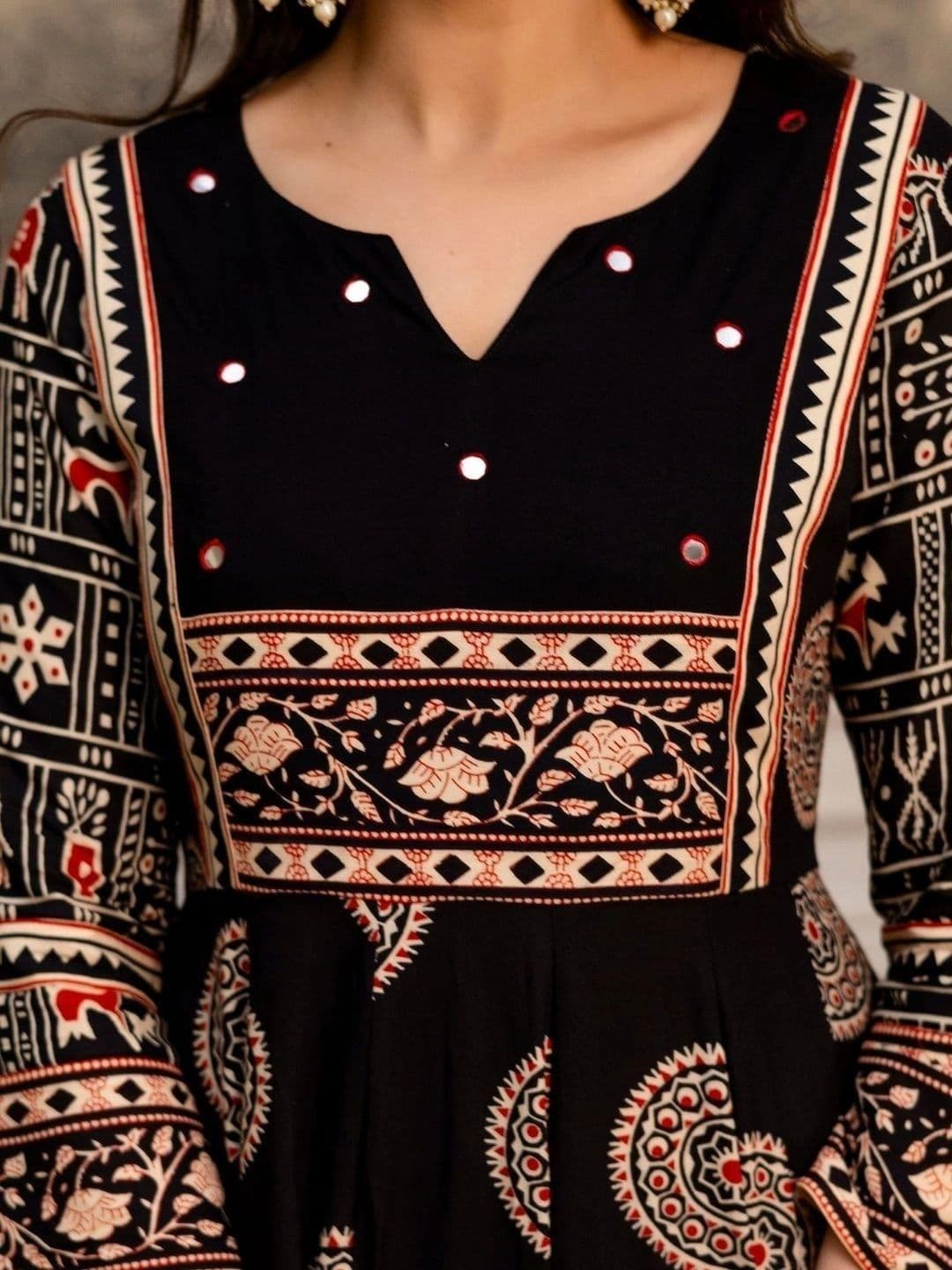 Utsavya Women Ethnic Motifs Printed Empire Mirror Work Pure Cotton Kurta with Trousers & With Dupatta thumbnail 4