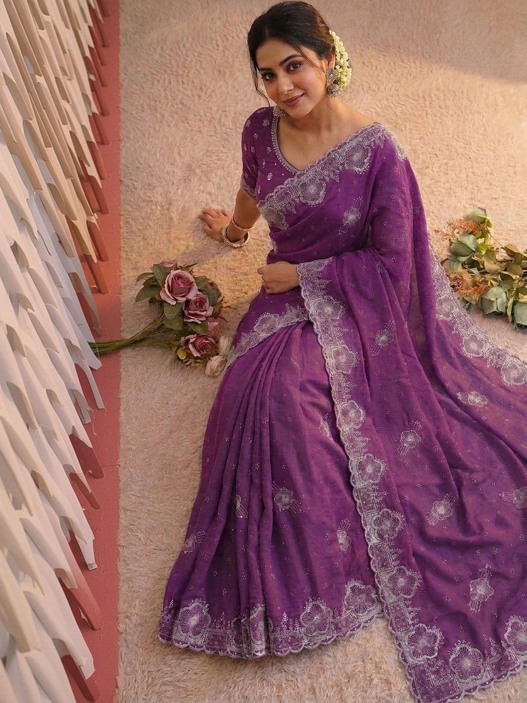 RANGVYRA LIFESTYLE Floral Embroidered Pure Georgette Saree thumbnail 2