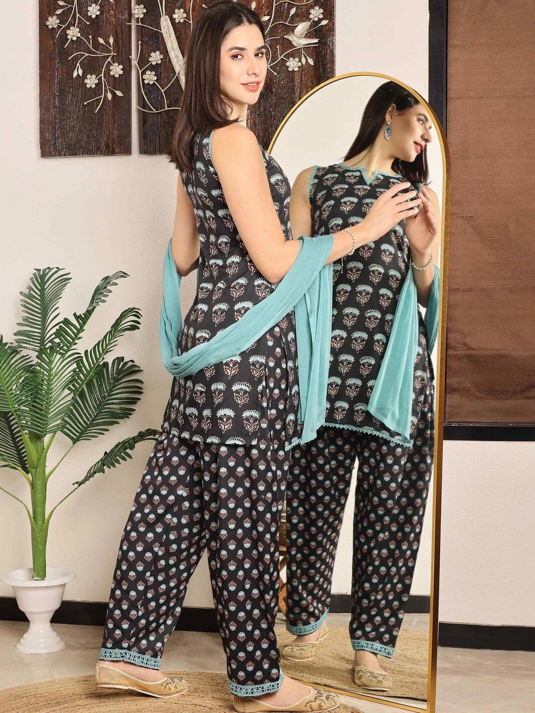 TextileNow Women Ethnic Motifs Printed Regular Pure Cotton Kurta with Trousers & With Dupatta thumbnail 4