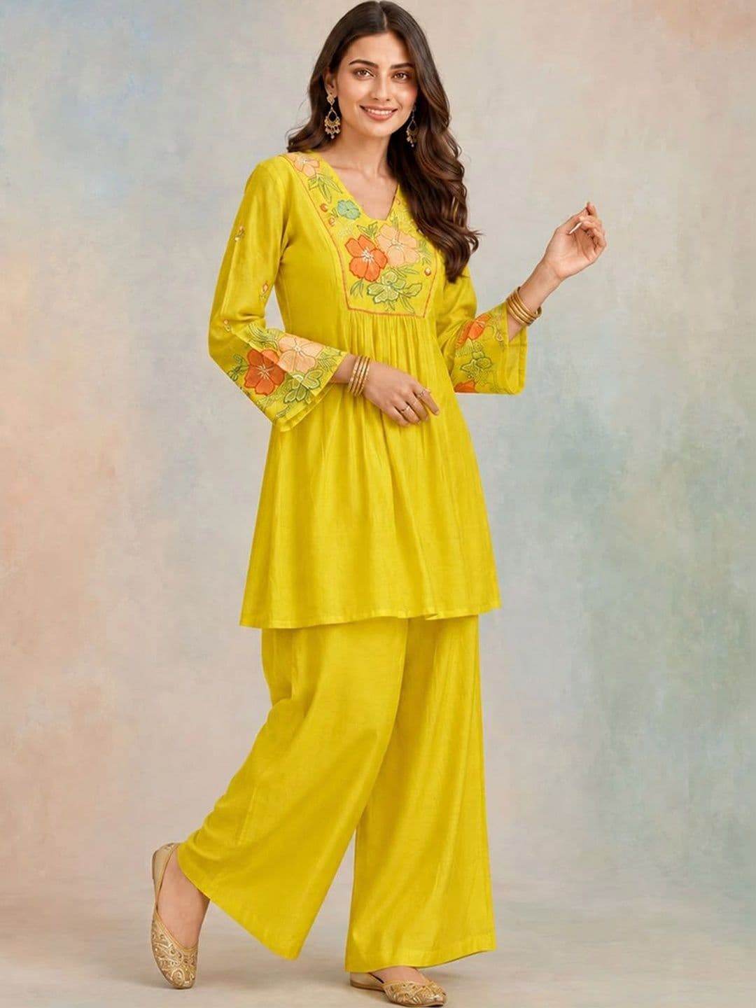 Varanga Women Floral Embroidered Thread Work  Kurta with Palazzos - view 1