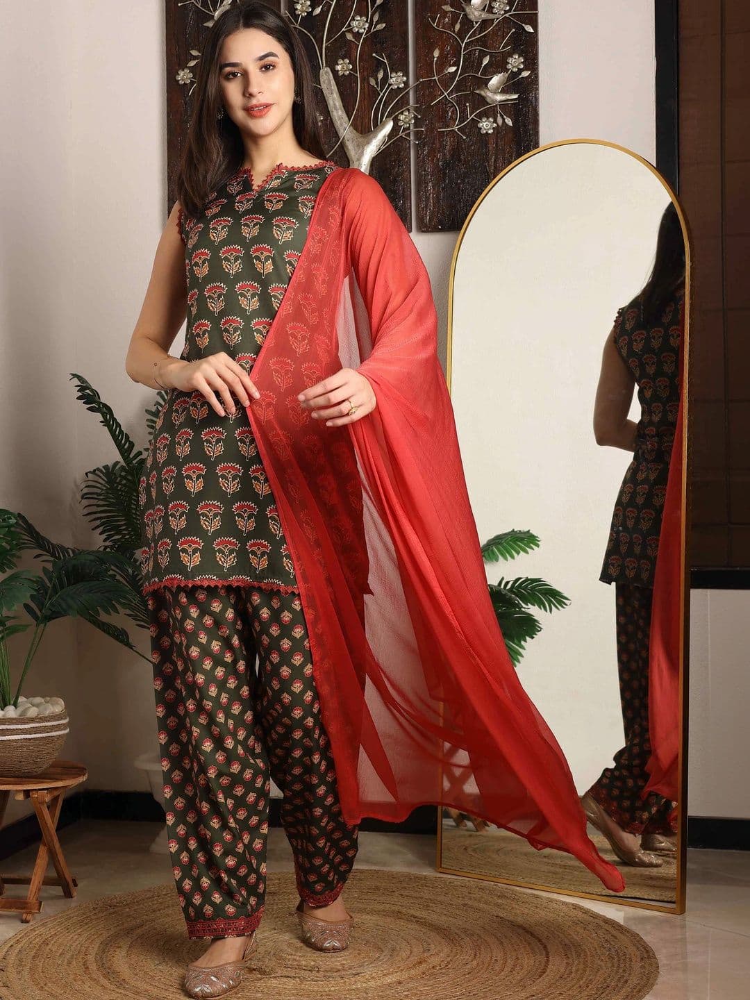 TextileNow Women Ethnic Motifs Printed Regular Pure Cotton Kurta with Patiala & With Dupatta thumbnail 6