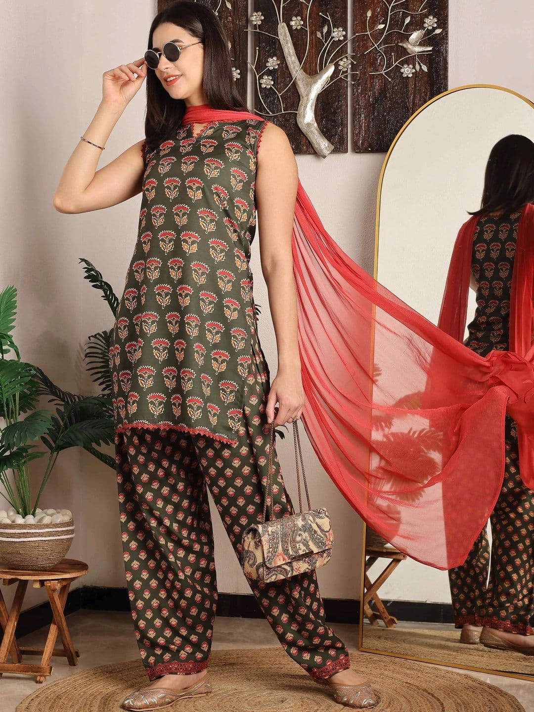 TextileNow Women Ethnic Motifs Printed Regular Pure Cotton Kurta with Patiala & With Dupatta thumbnail 7