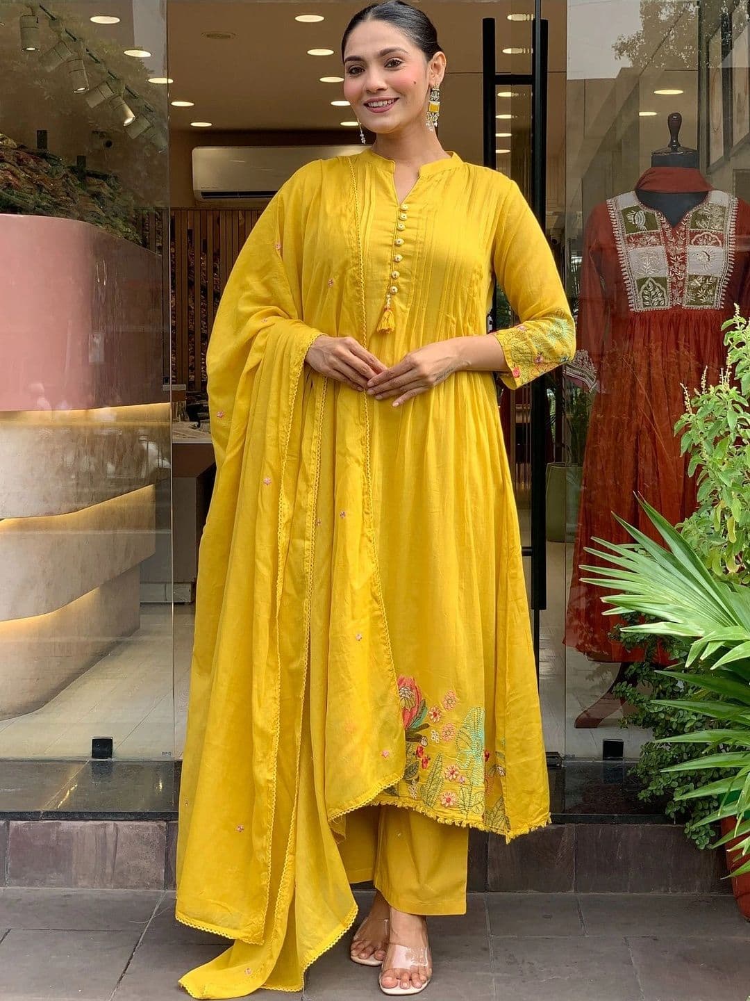 Aeristo Regular Thread Work Chanderi Silk Kurta with Trousers & With Dupatta thumbnail 4