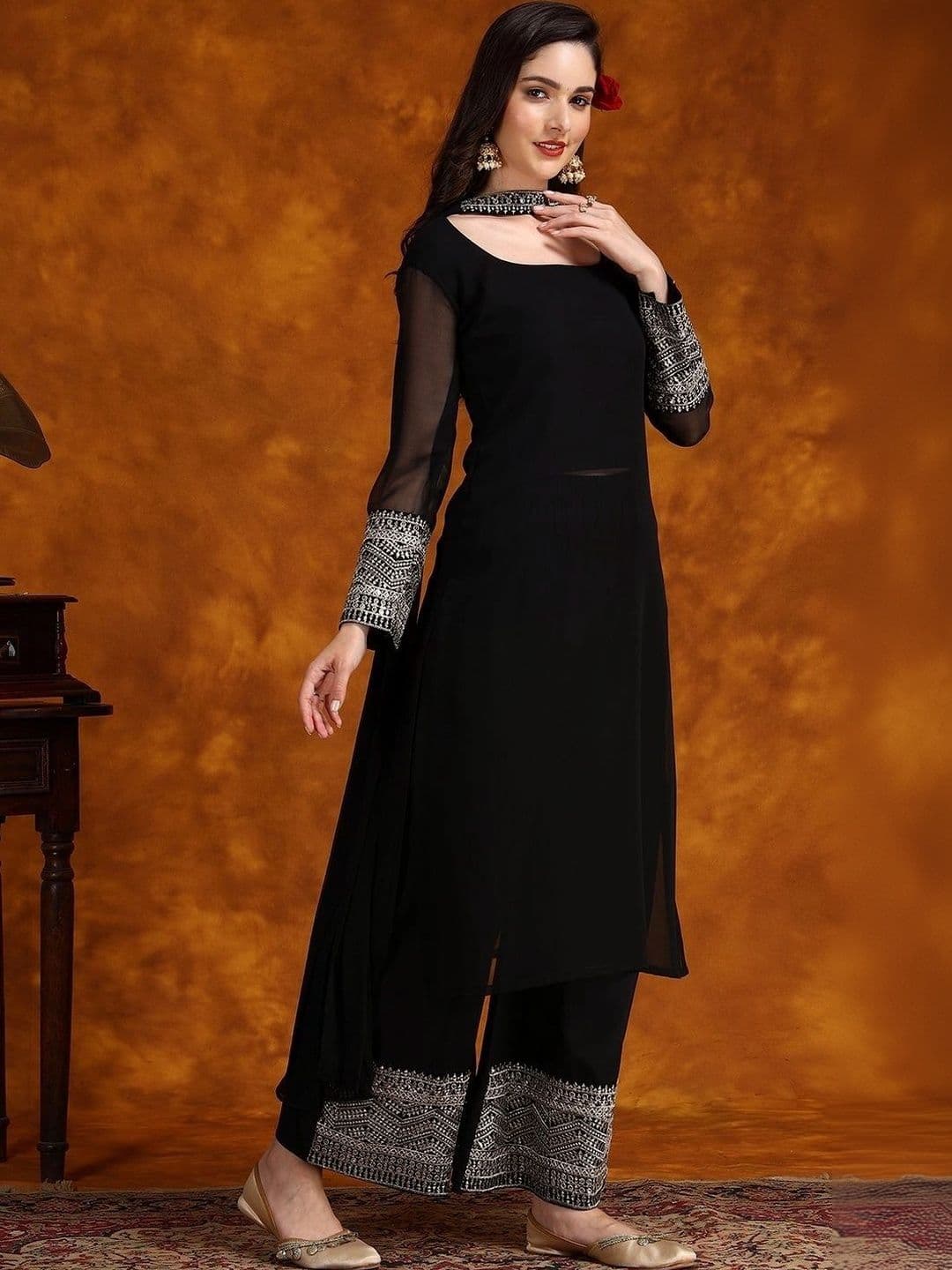 Utsavya Women Ethnic Motifs Regular Thread Work Kurta with Palazzos & With Dupatta thumbnail 4