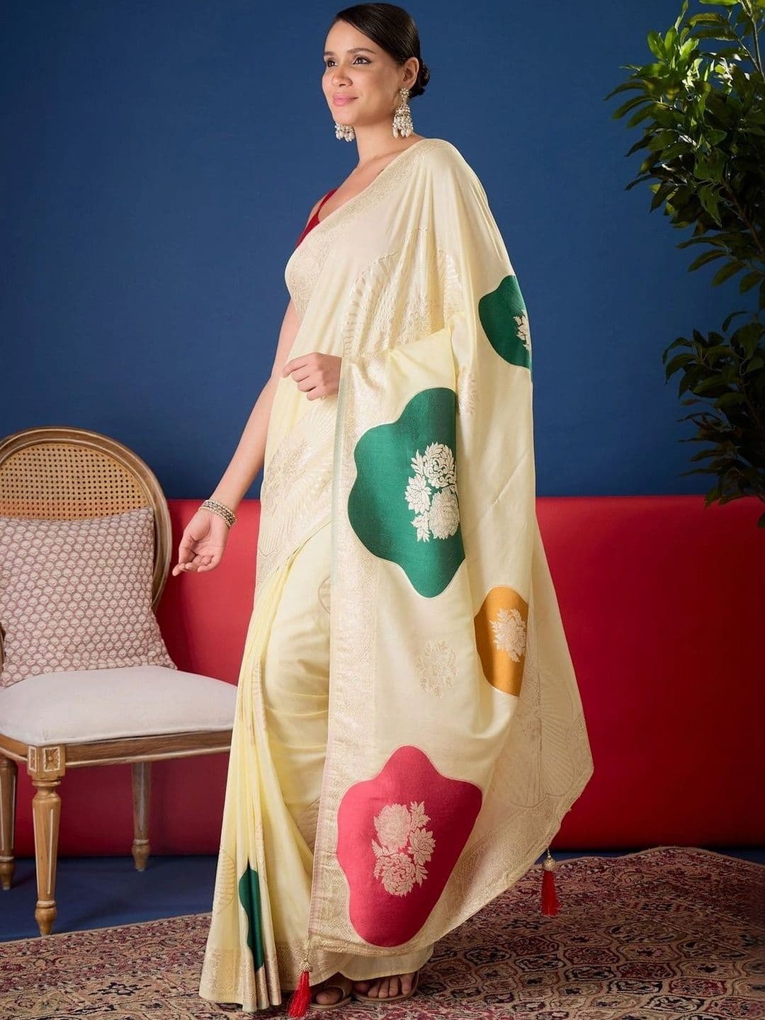 Saree mall Floral Zari Silk Blend Designer Sarees thumbnail 5
