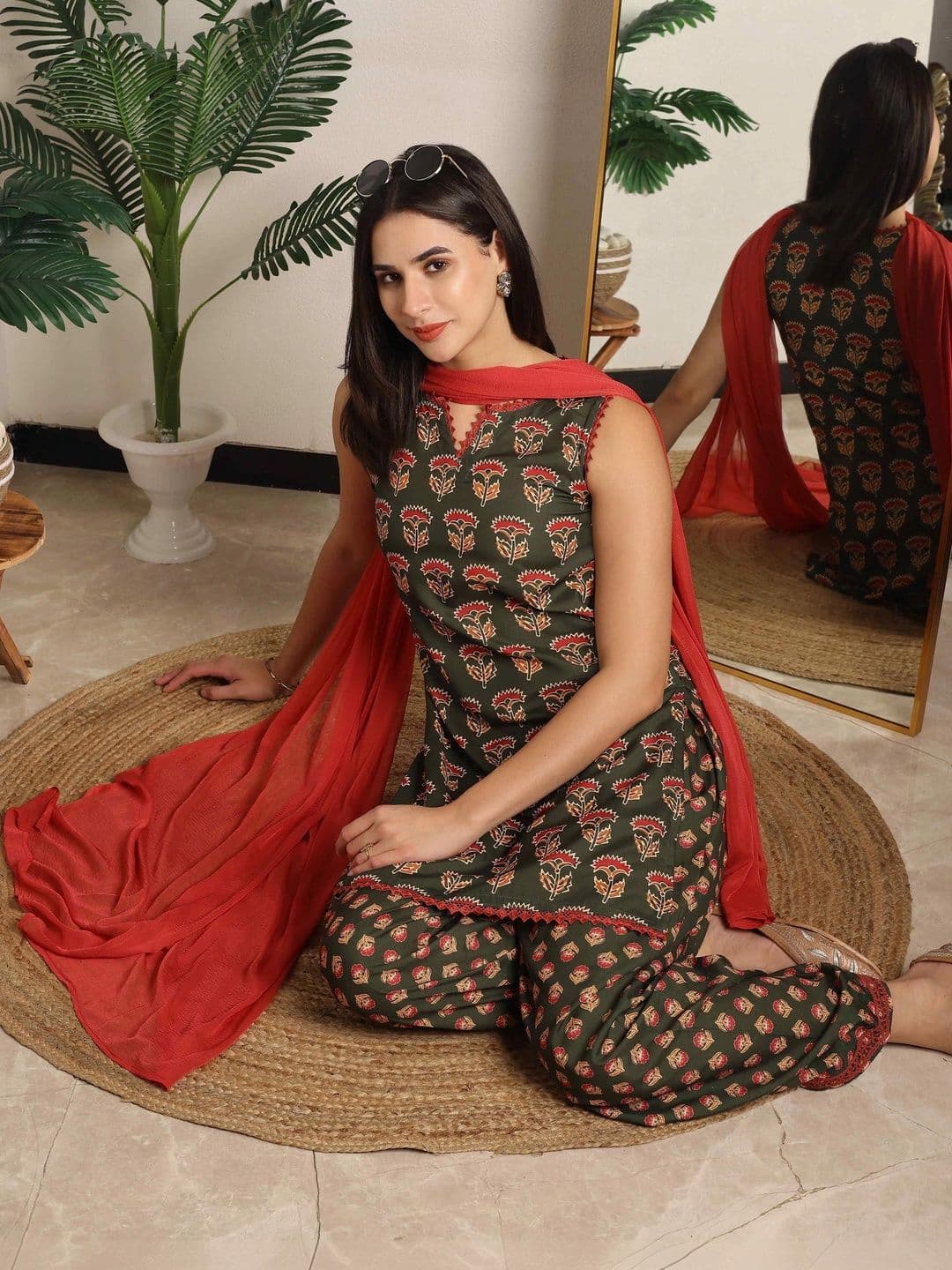 TextileNow Women Ethnic Motifs Printed Regular Pure Cotton Kurta with Patiala & With Dupatta thumbnail 4