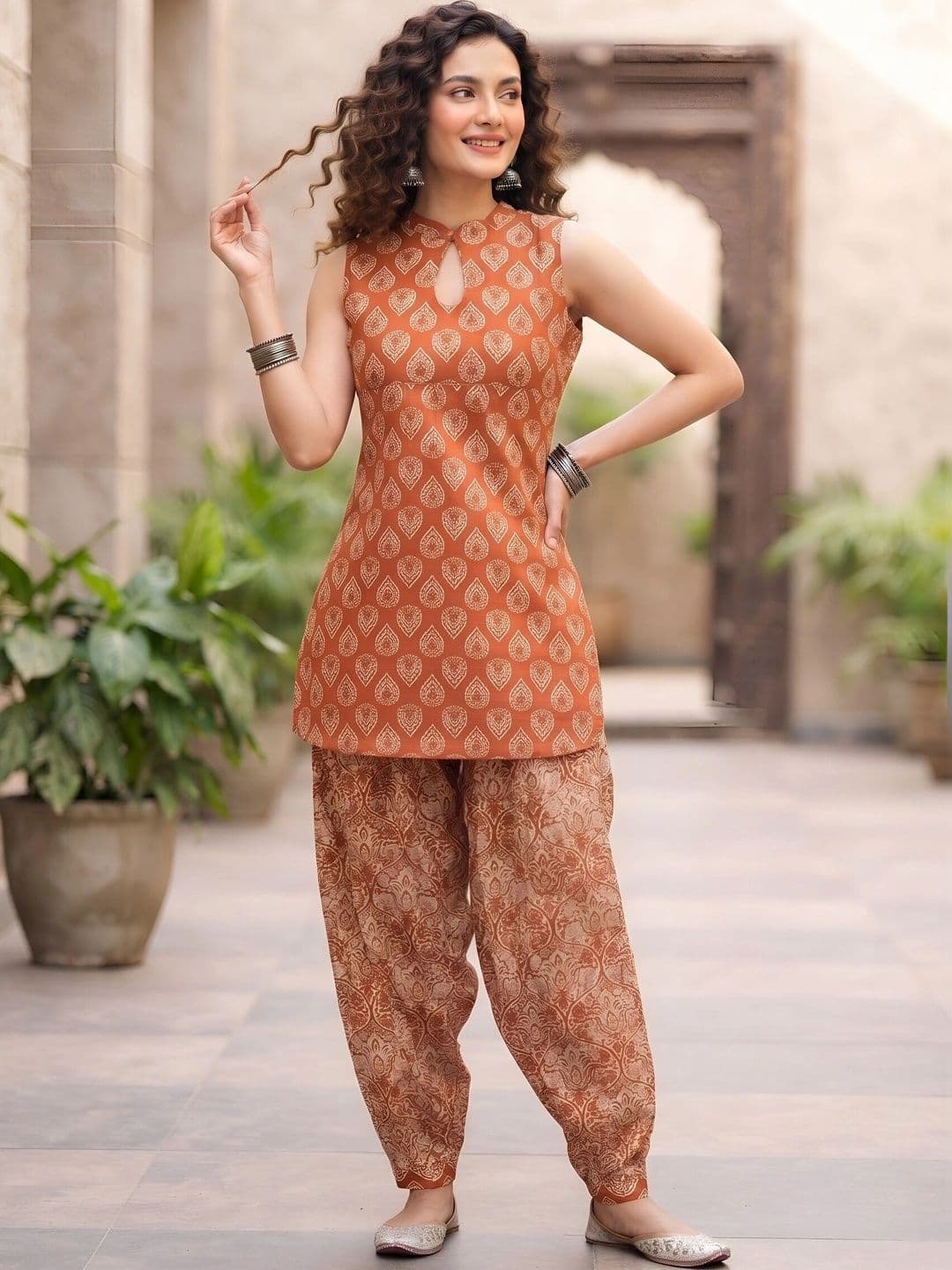 Nayo Women Ethnic Motifs Printed Regular Pure Cotton Kurti with Patiala thumbnail 3