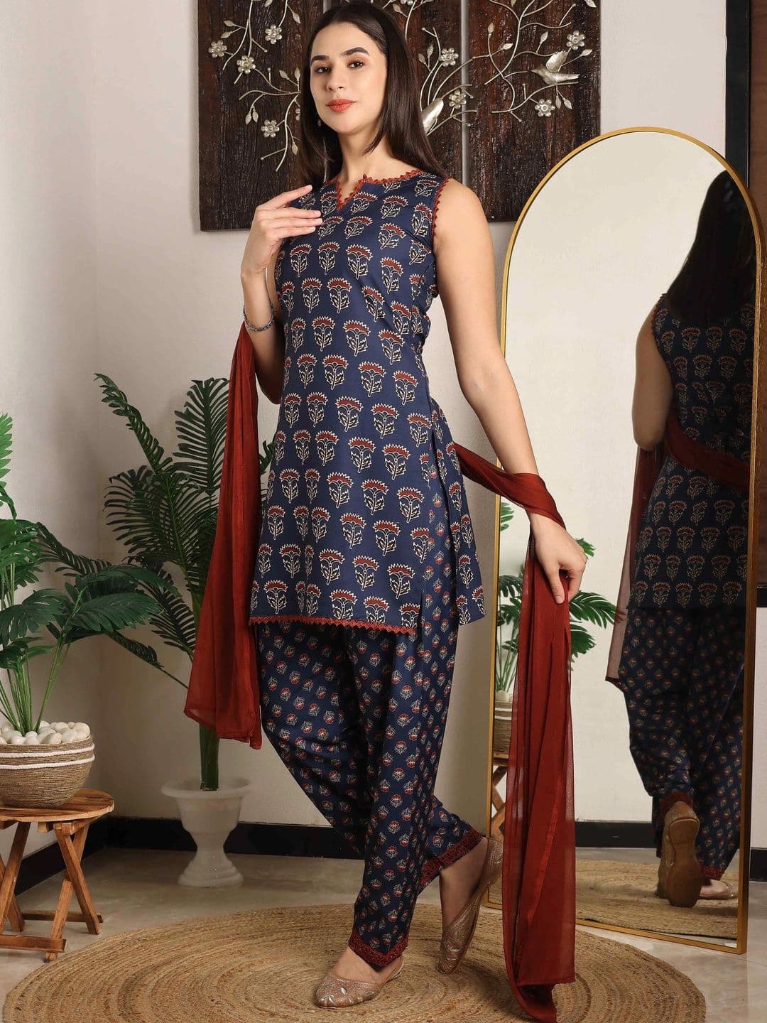 TextileNow Women Ethnic Motifs Printed Regular Pure Cotton Kurta with Patiala & With Dupatta thumbnail 3
