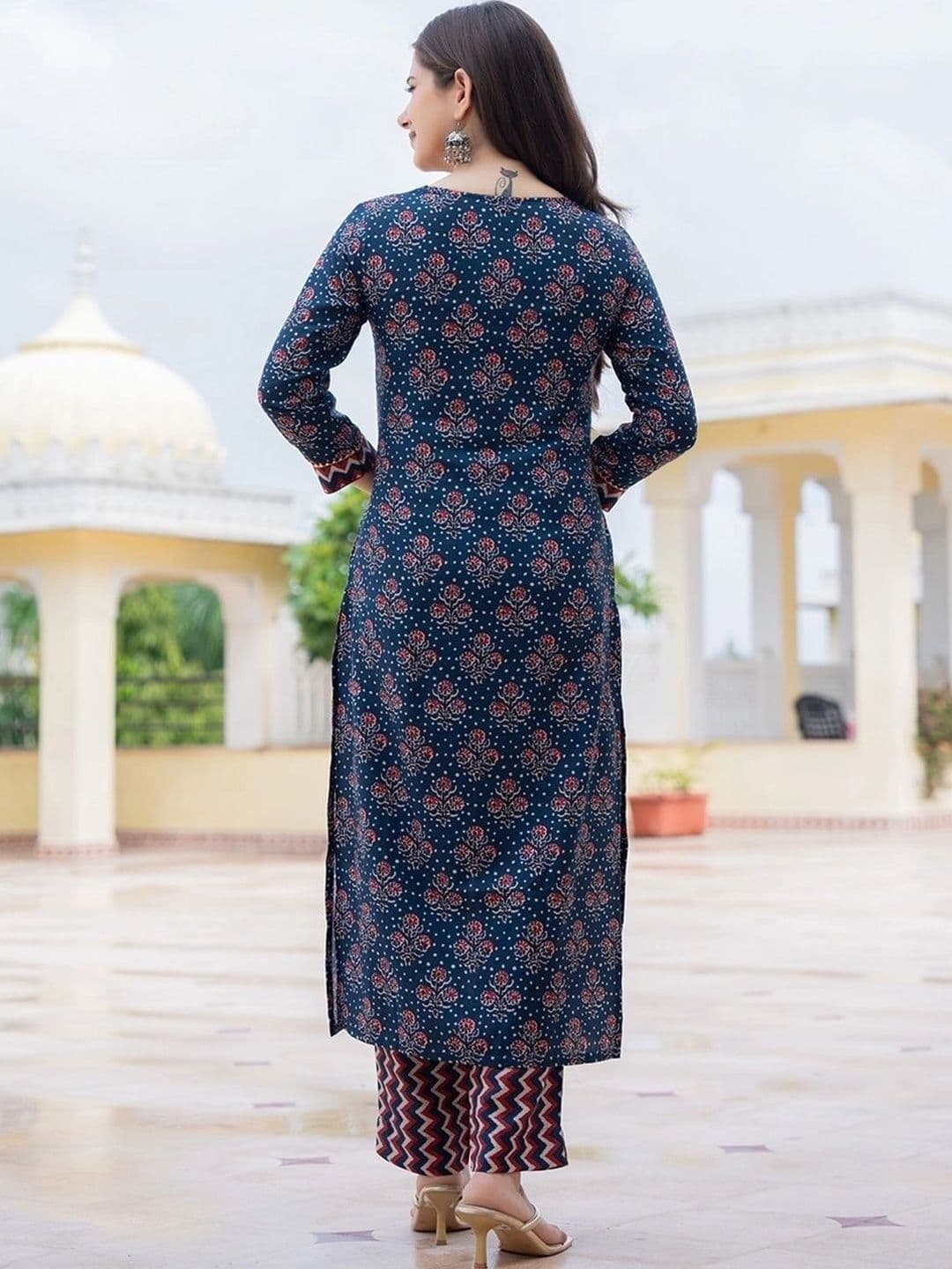 Utsavya Women Ethnic Motifs Printed Regular Pure Cotton Kurta with Trousers & With Dupatta thumbnail 6