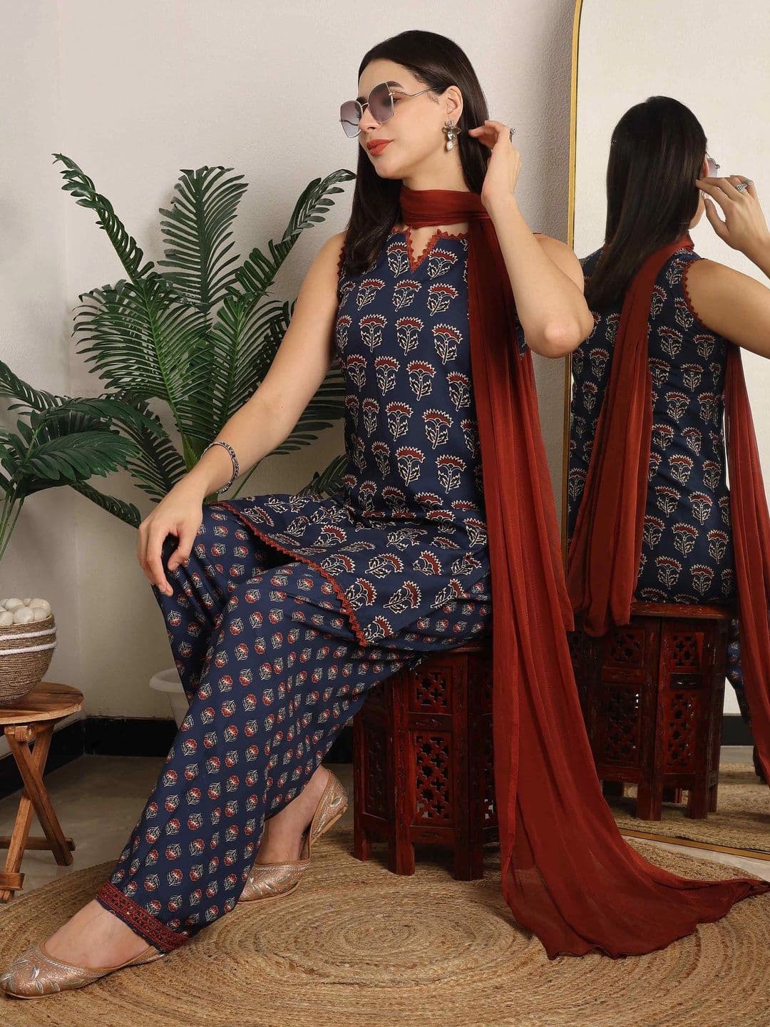 TextileNow Women Ethnic Motifs Printed Regular Pure Cotton Kurta with Patiala & With Dupatta thumbnail 2