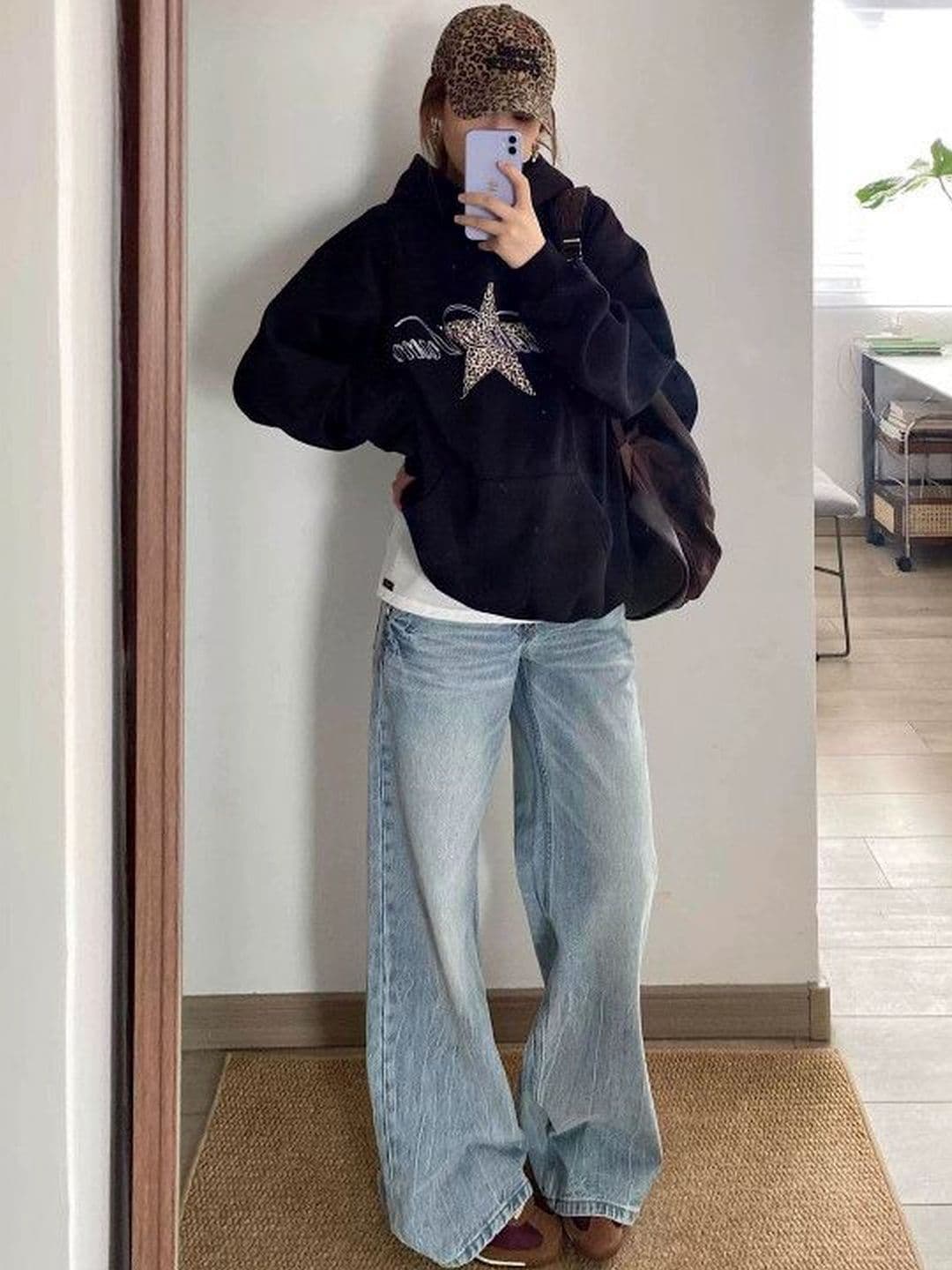 StyleCast Women Wide Leg Mid-Rise Light Fade Stretchable Jeans thumbnail 2