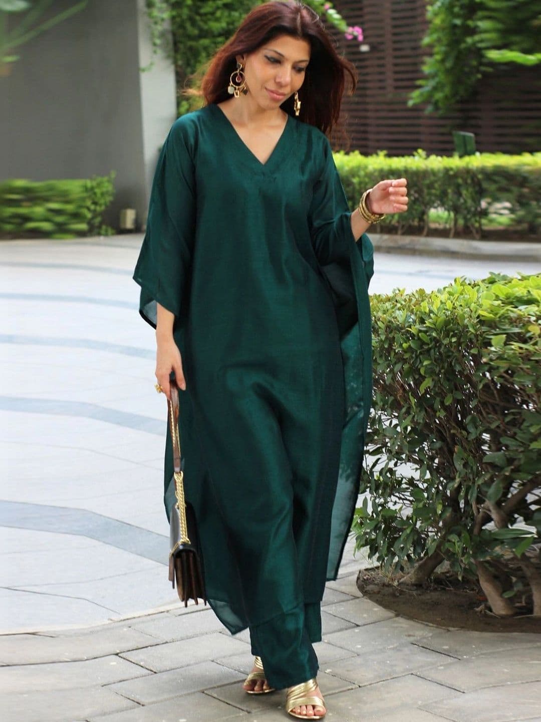 GoSriKi Women Regular Kurta with Trousers thumbnail 3