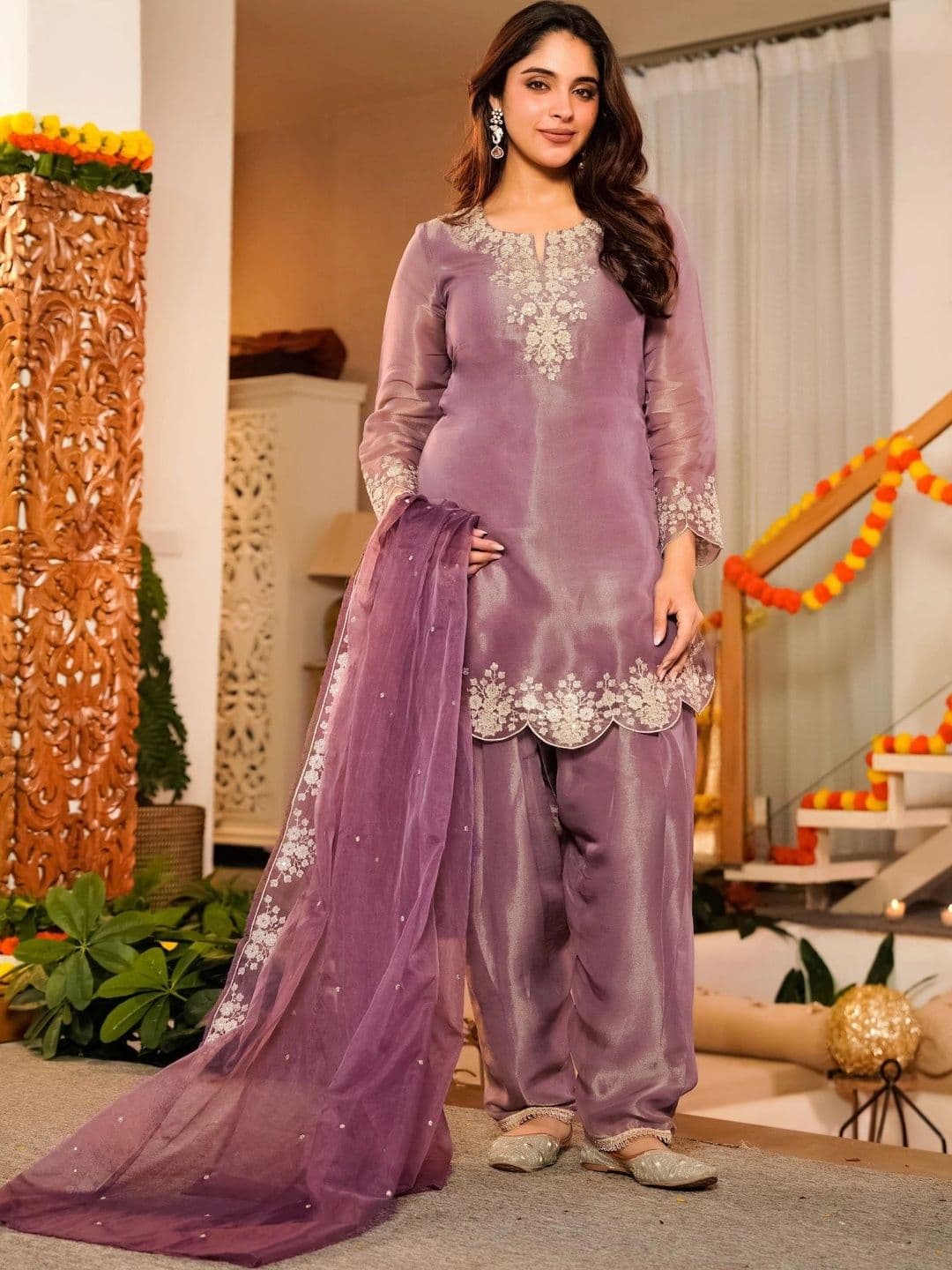 Aeristo Women Ethnic Motifs Embroidered Regular Thread Work Kurta with Patiala & With Dupatta thumbnail 3