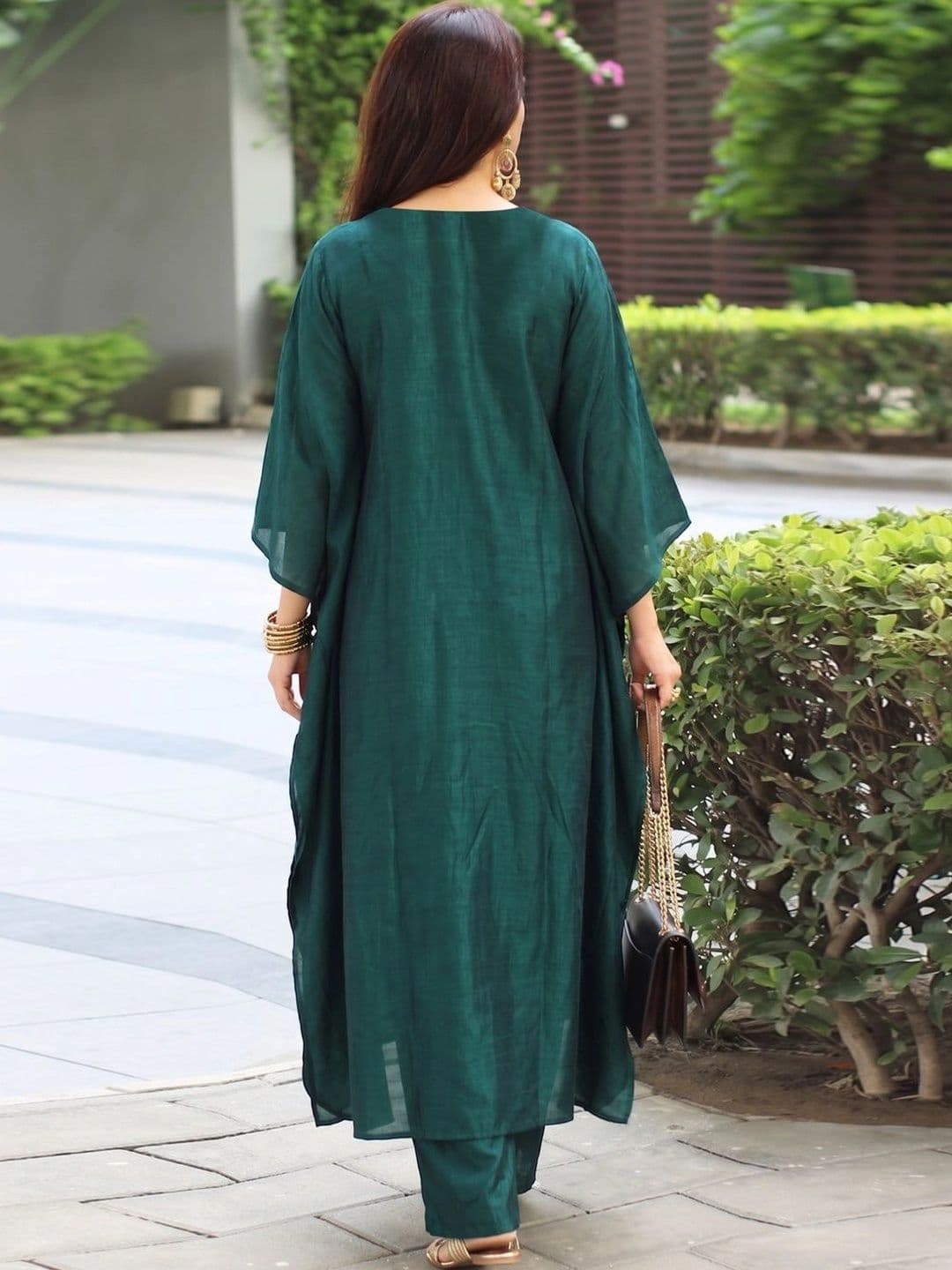 GoSriKi Women Regular Kurta with Trousers thumbnail 7