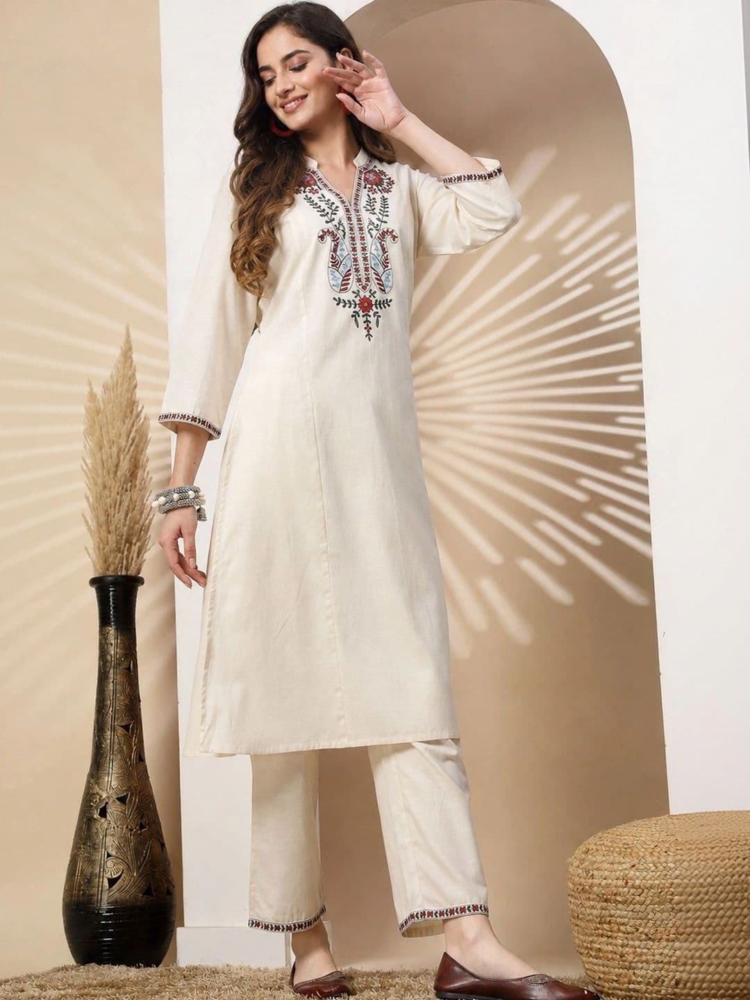 Utsavya Women Ethnic Motifs Embroidered Regular Thread Work Linen Kurta with Palazzos thumbnail 4