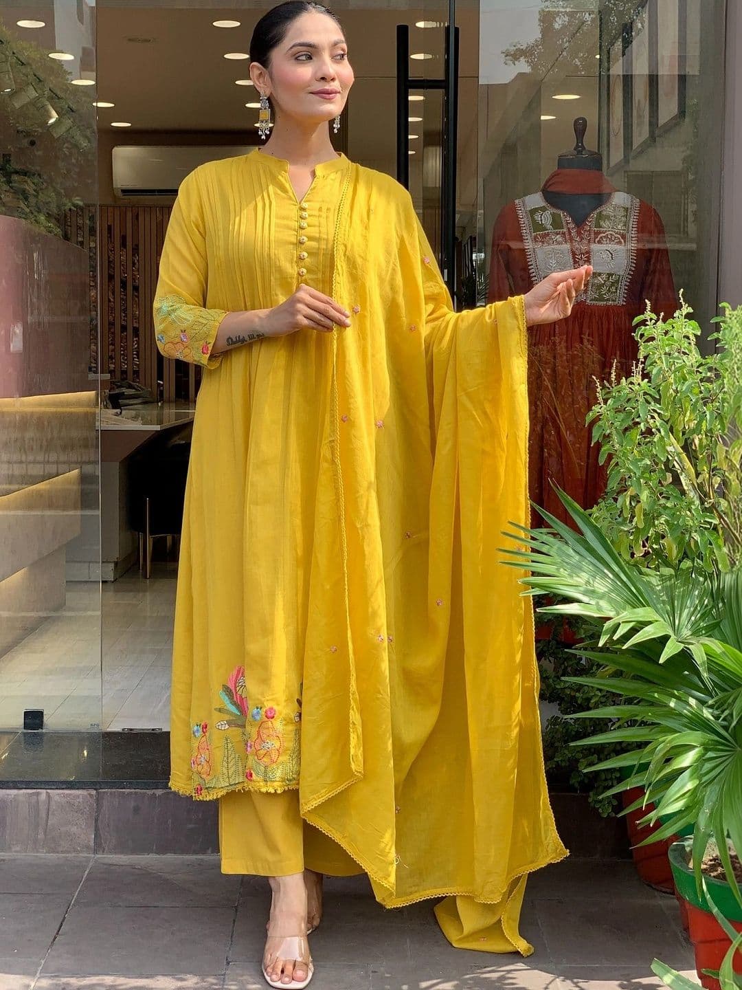 Aeristo Regular Thread Work Chanderi Silk Kurta with Trousers & With Dupatta thumbnail 2